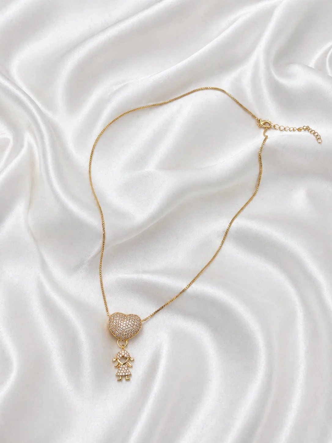 Colar Amor Eterno com Pingente de Menina Cravejado 