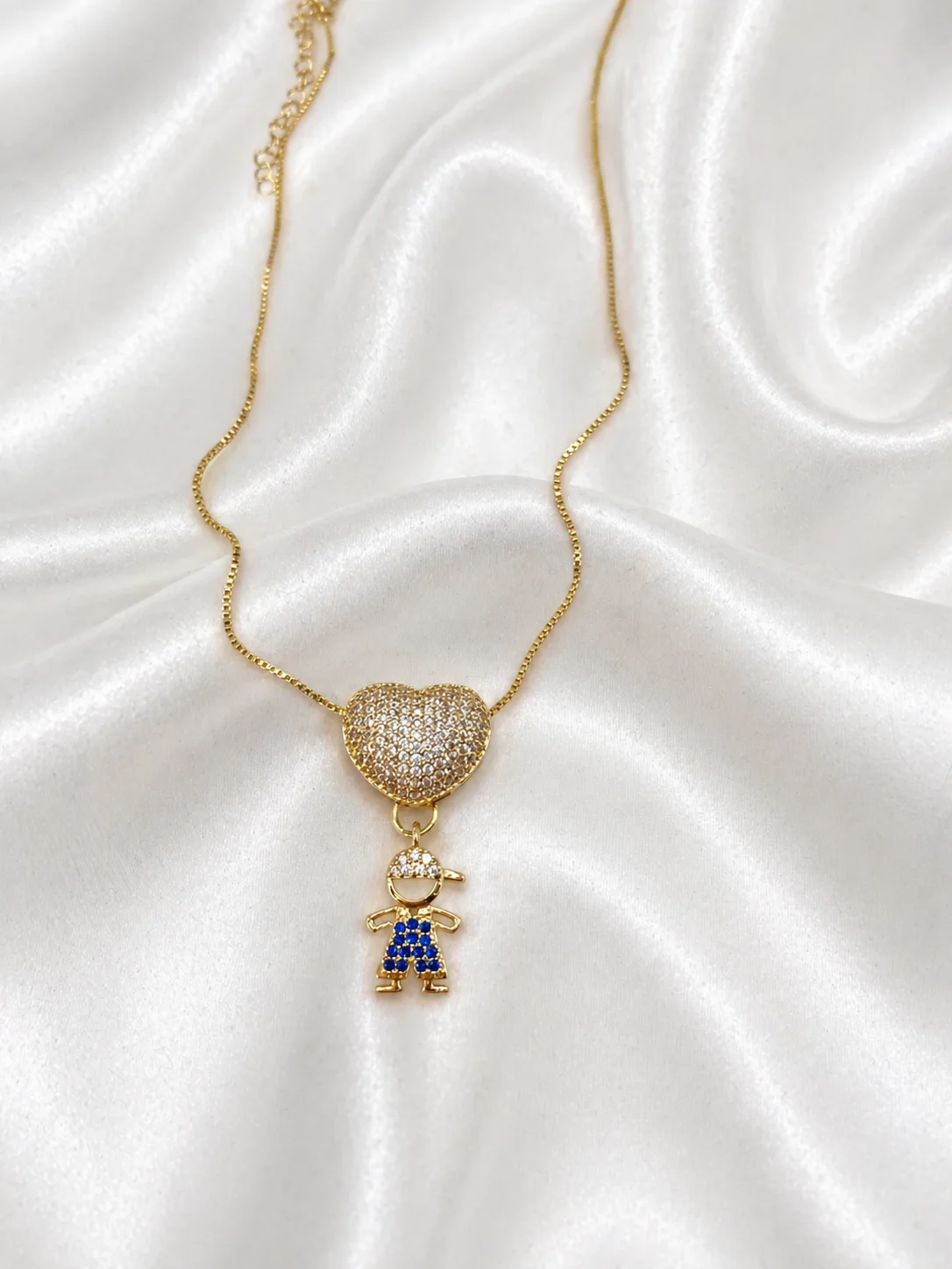 Colar Amor Eterno com Pingente de Menino Cravejado