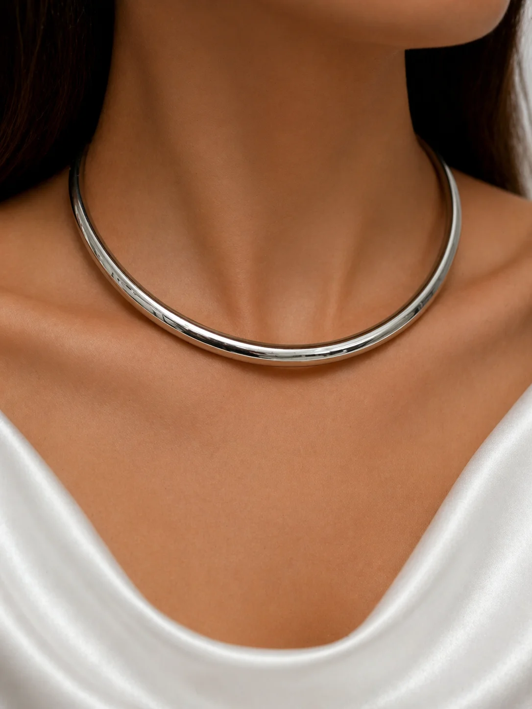 Colar Choker Tubular Metalizado Elegance
