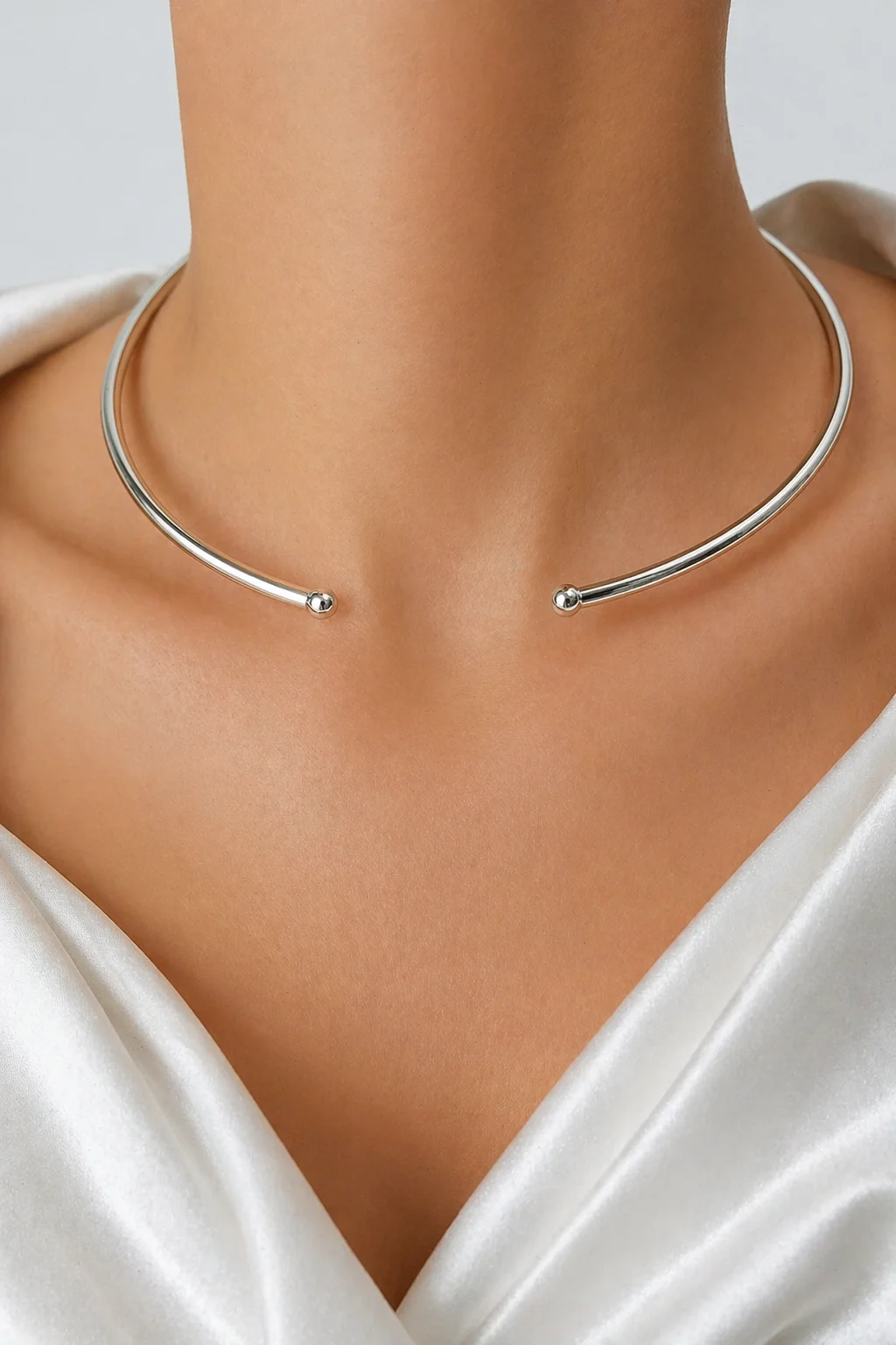 Colar Choker Rígido Minimalista Donna Bendita