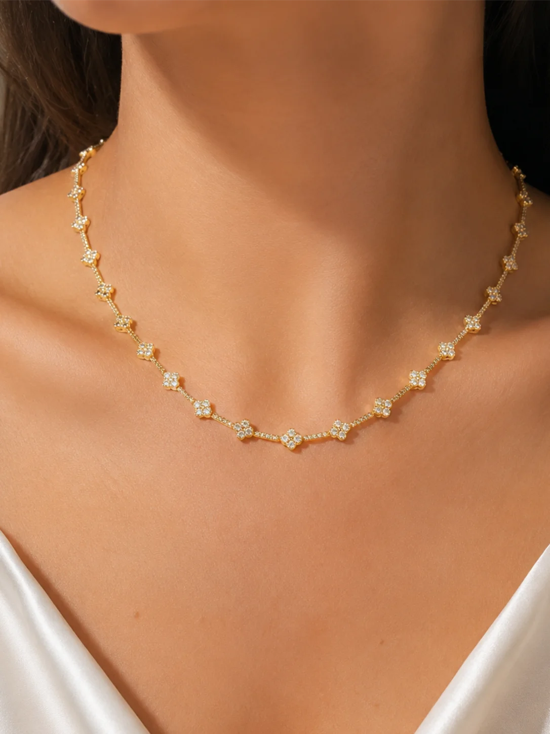 Choker Luxo Trevo Cravejado Donna Bendita
