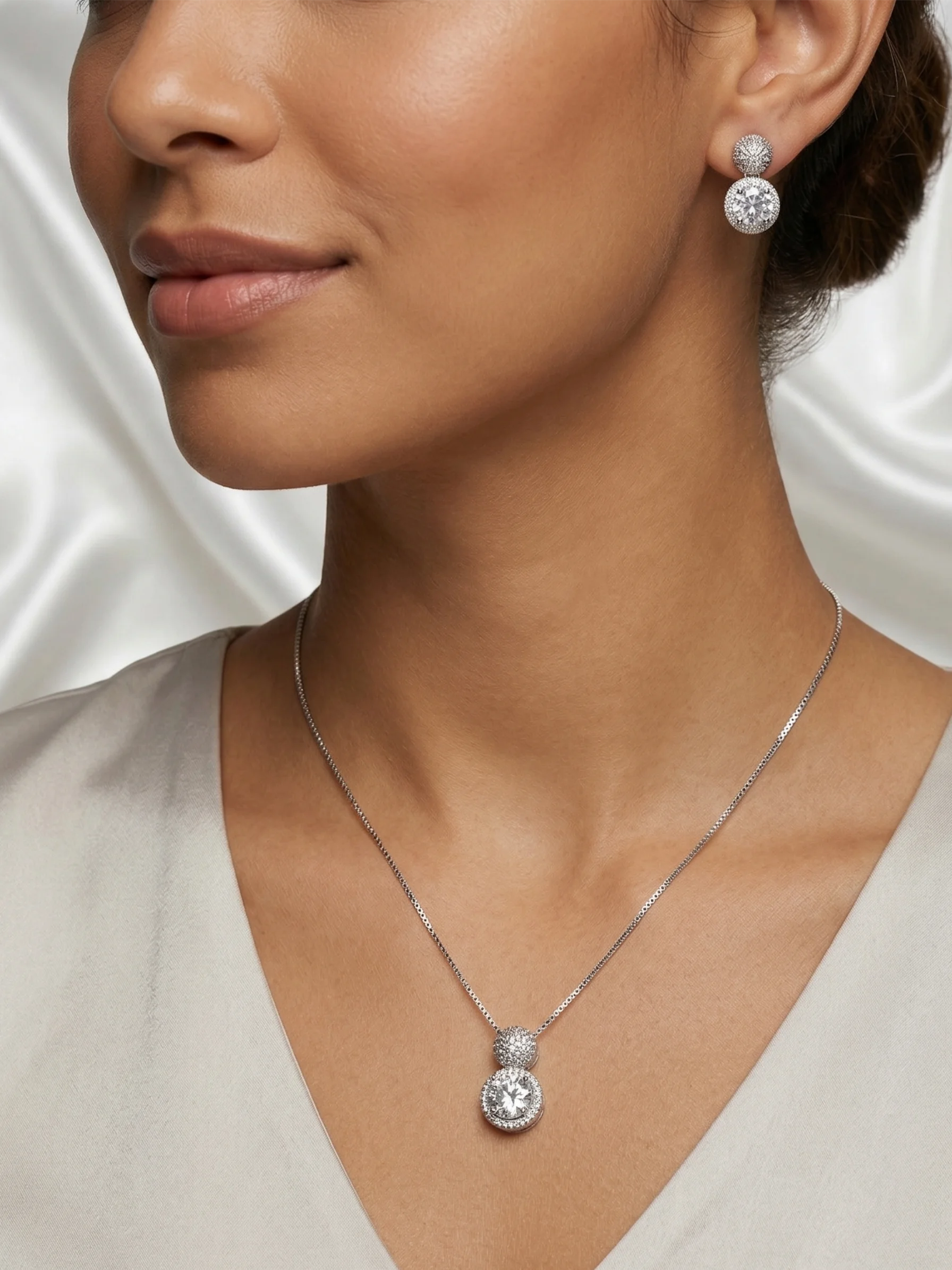 Conjunto Duplo Brilho Colar e Brincos Círculos Cravejados 