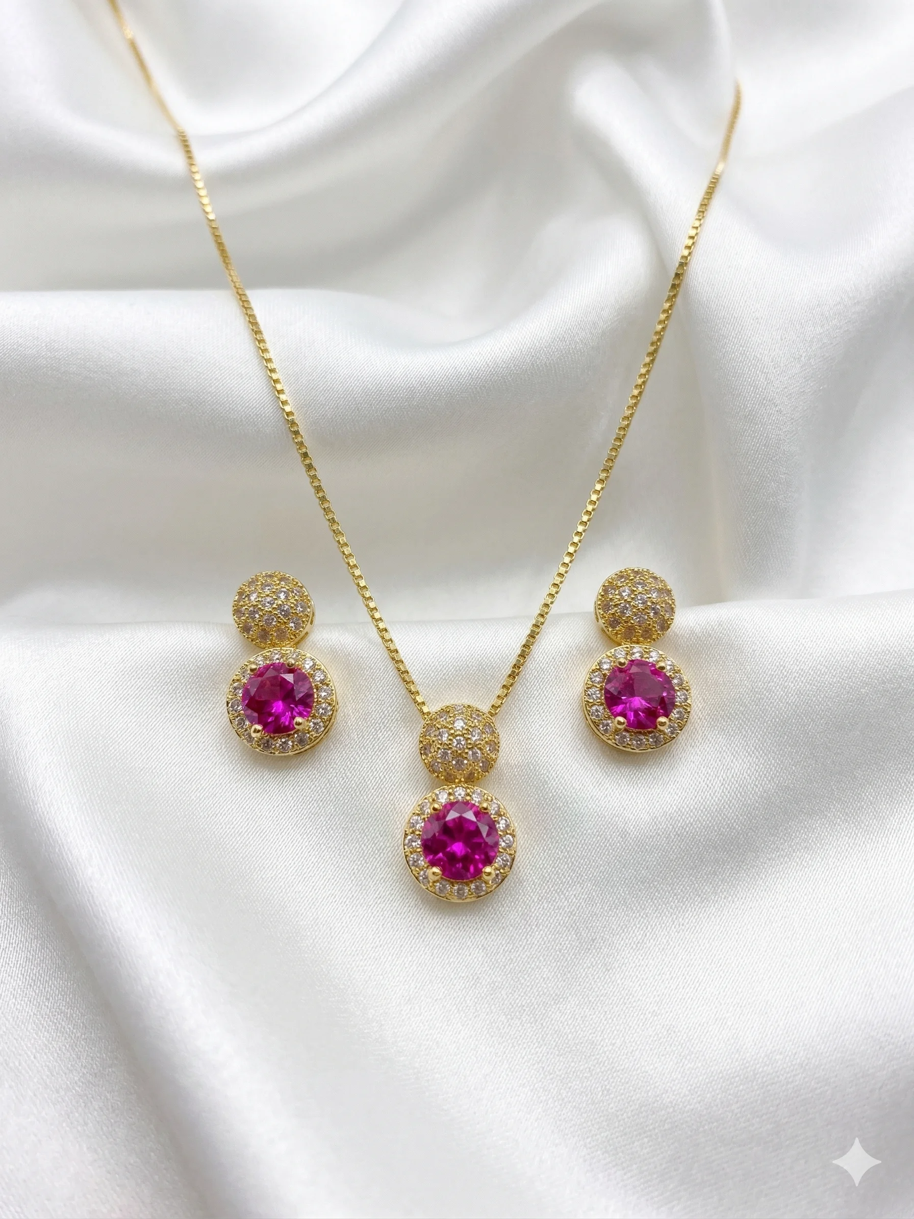 Conjunto Duplo Brilho Colar e Brincos Círculos Cravejados em Zircônias