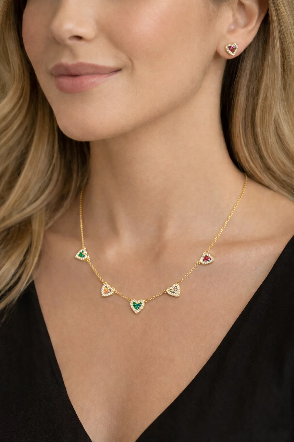 Conjunto Corações Vazados Cravejados com Zircônias coloridas 