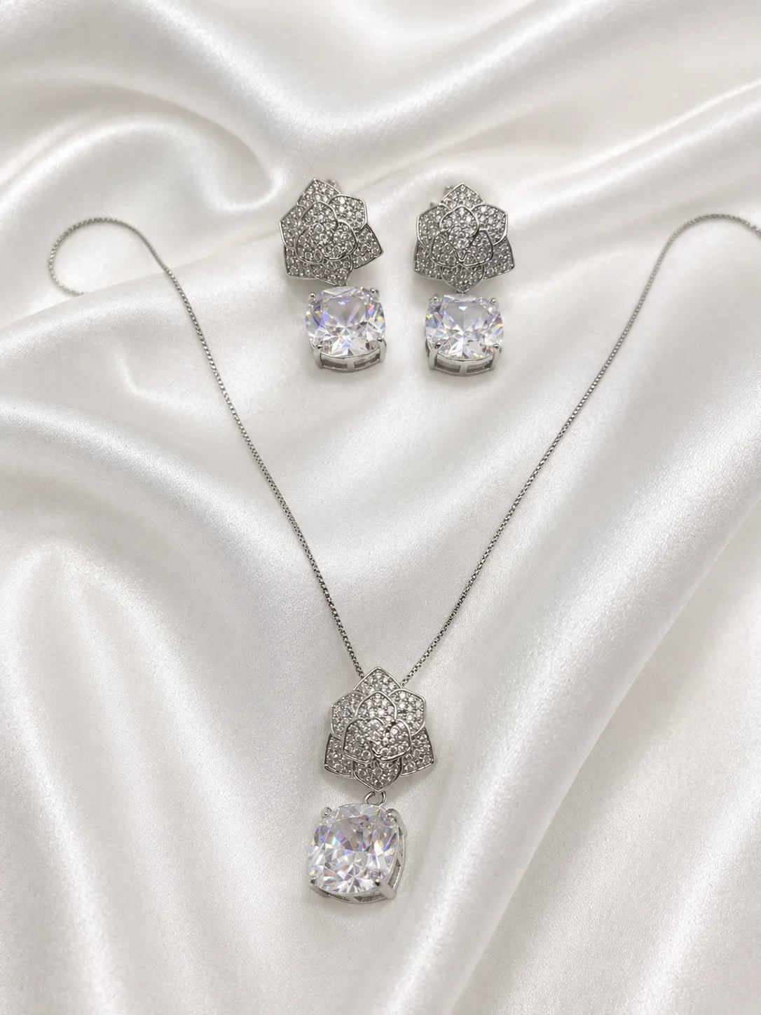 Conjunto Luxo Aura Cravejada Donna Bendita