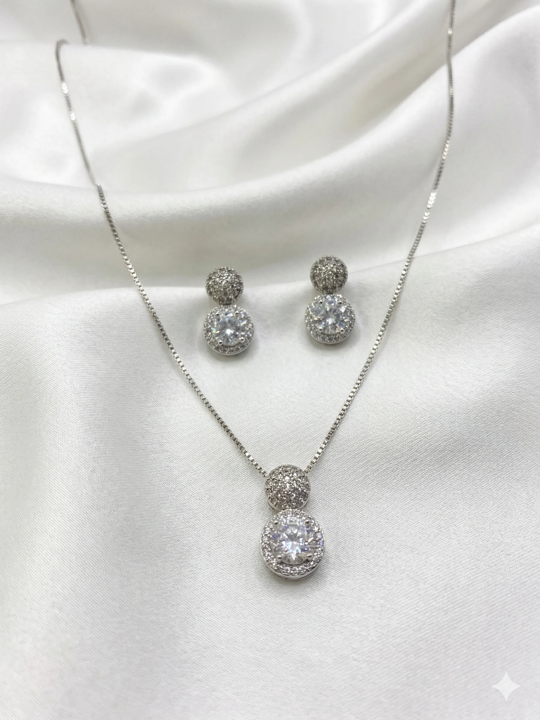 Conjunto Duplo Brilho Colar e Brincos Círculos Cravejados 