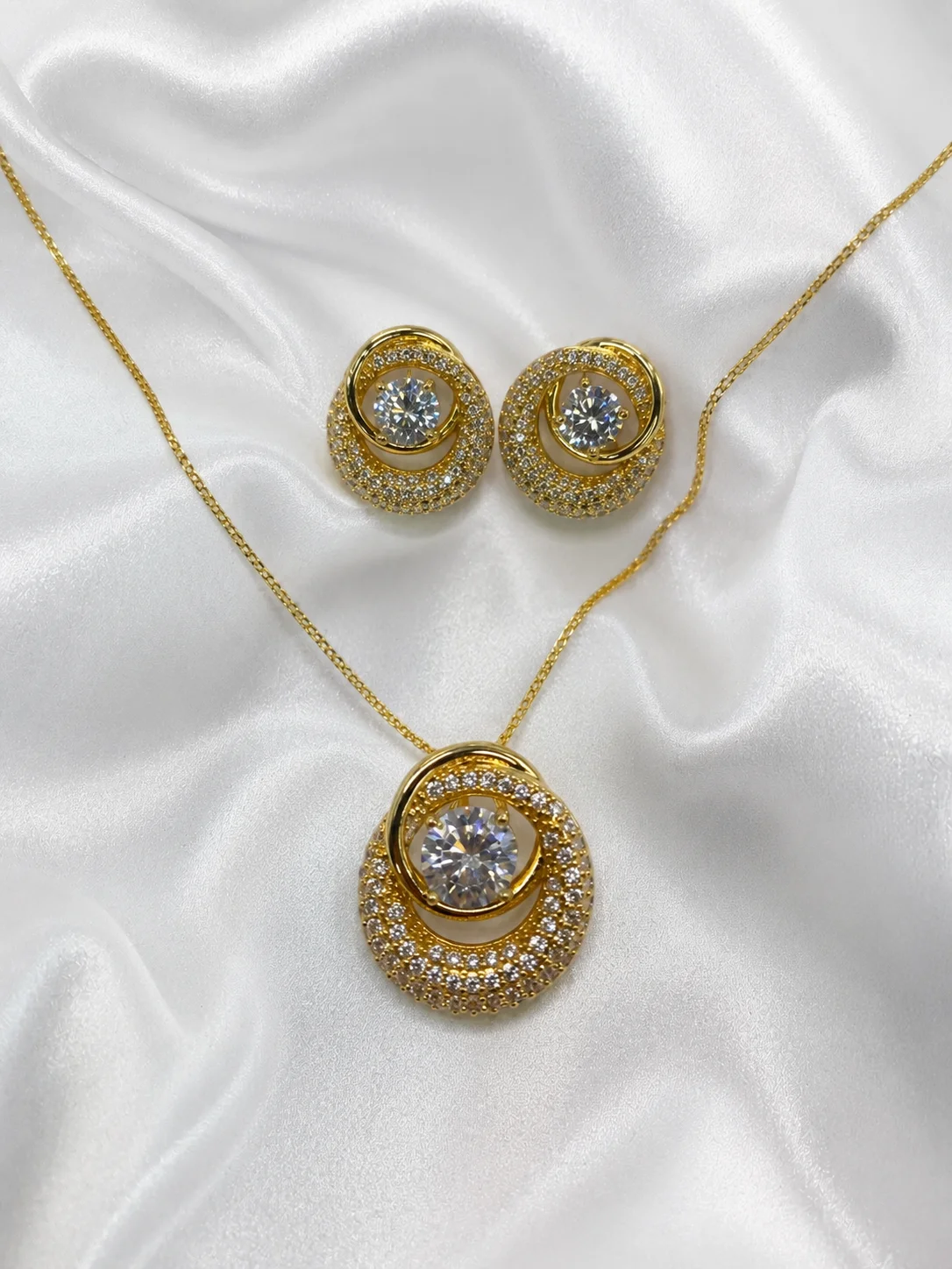 Conjunto Esfera Luxo com Zircônia Cravejada Donna Bendita