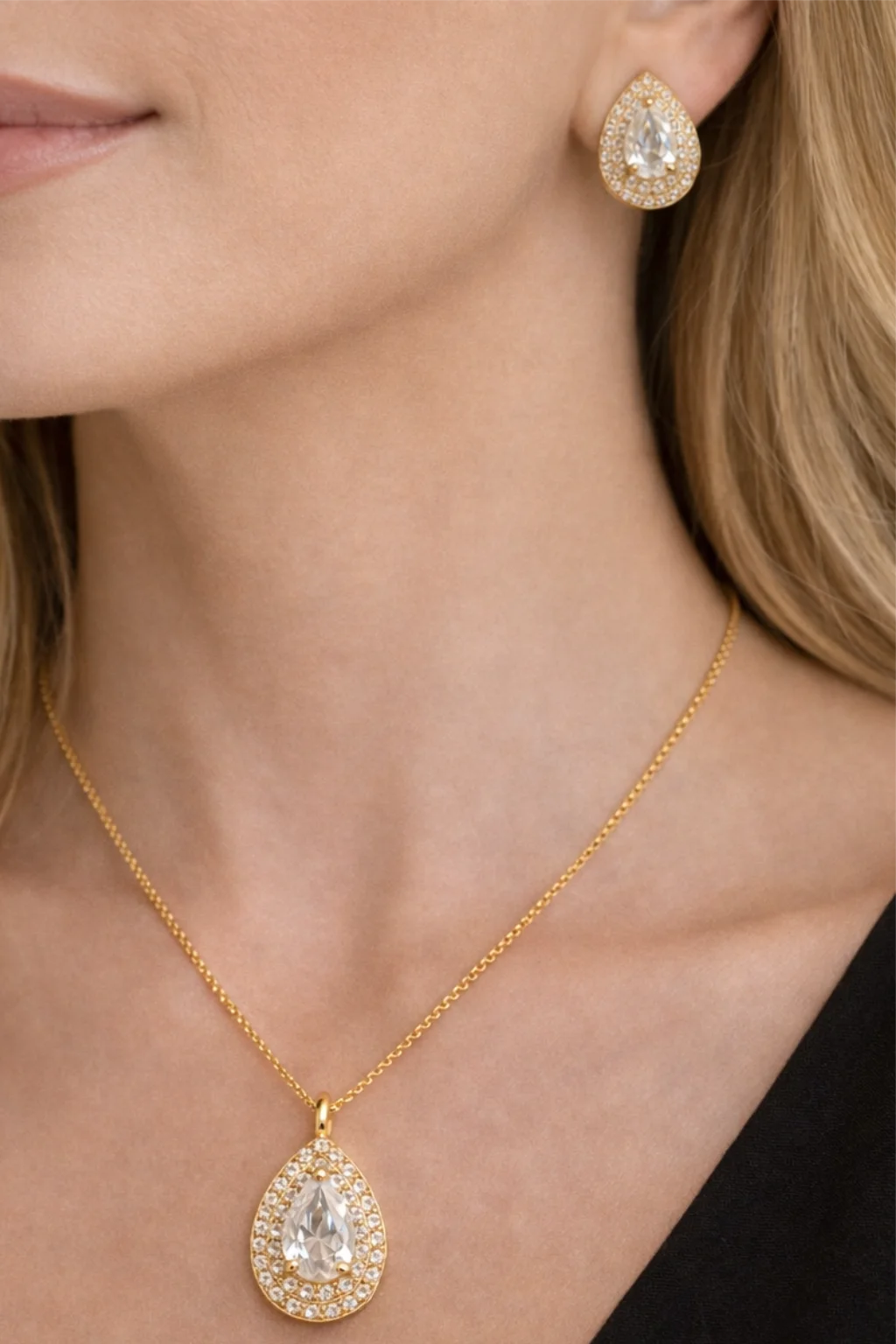 Conjunto Gota Colar e Brincos Cravejados com Cristal Central