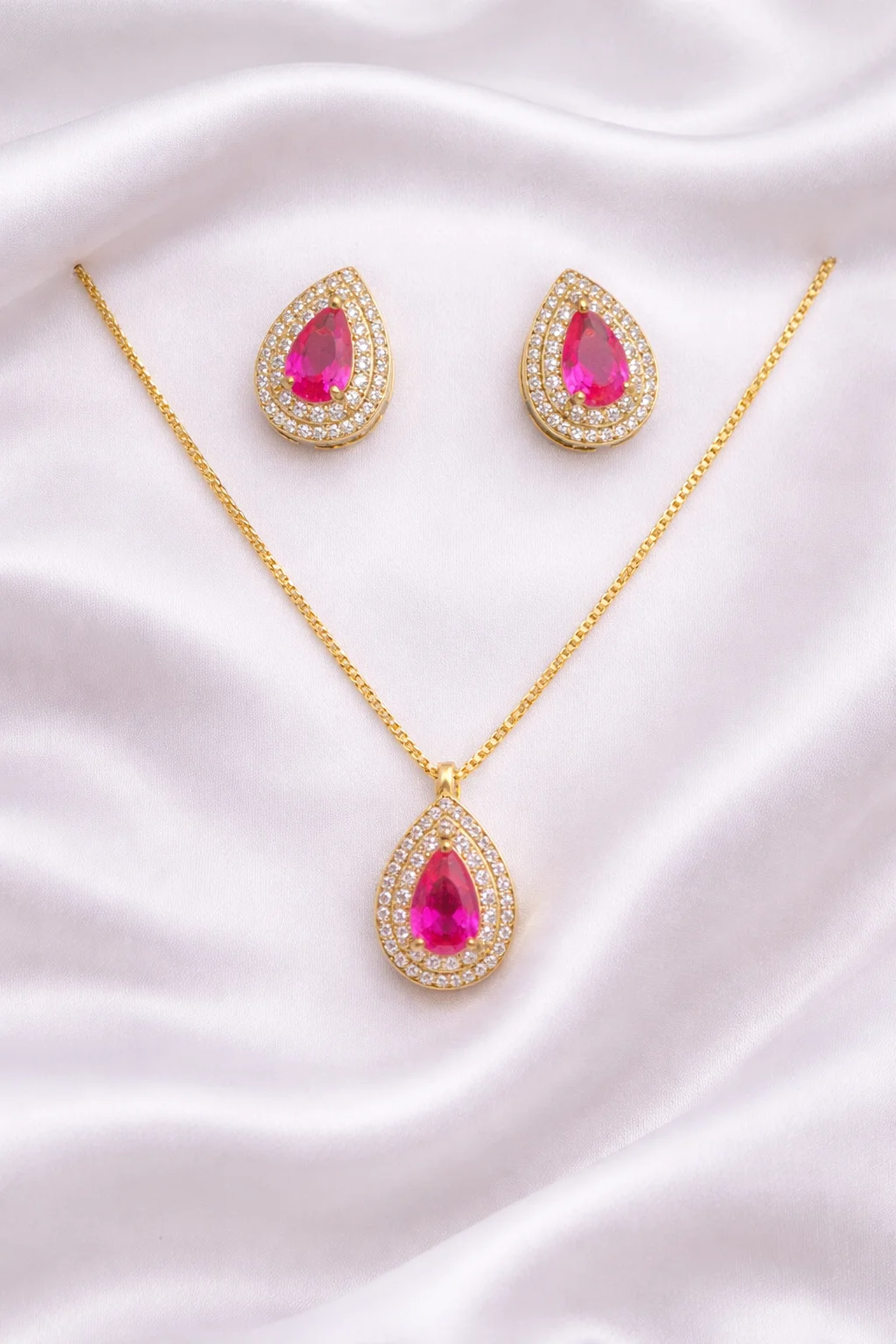 Conjunto Gota Colar e Brincos Cravejados com Cristal Central