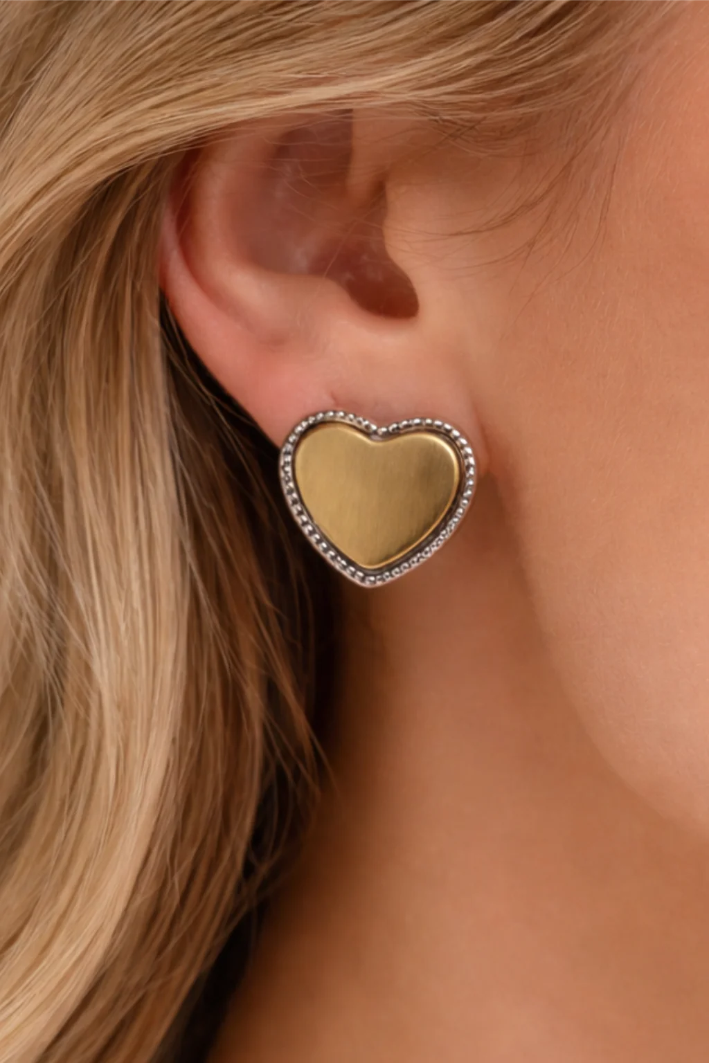 Brinco Coração Vintage com Borda Texturizada