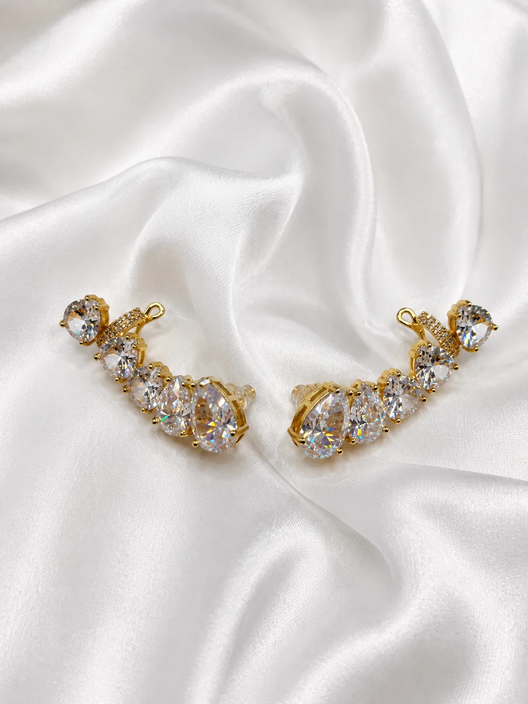 Brinco Ear Cuff Gotas Gold Colors Cravejado Donna Bendita 