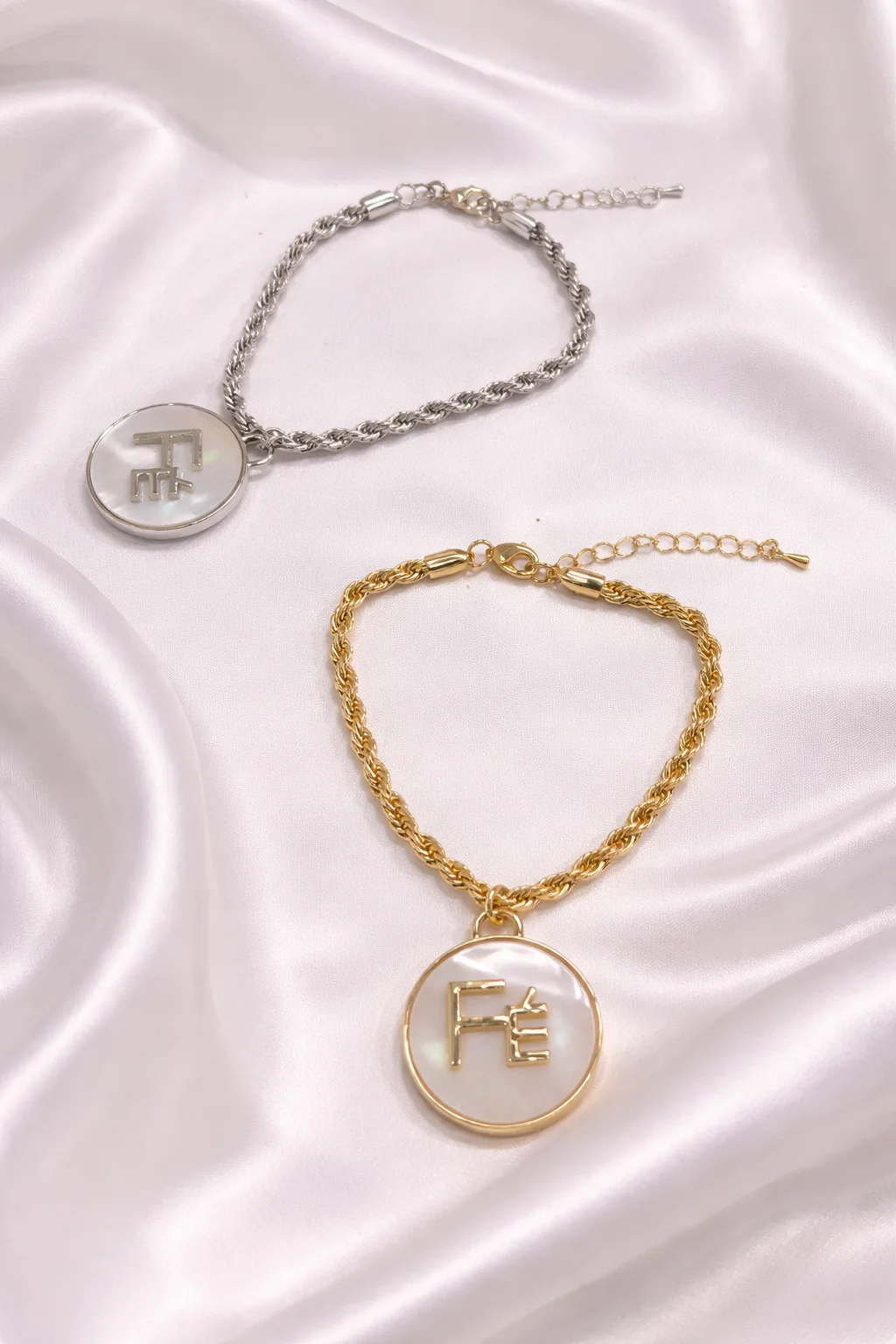 Pulseira Medalha FE com Fundo Perolado