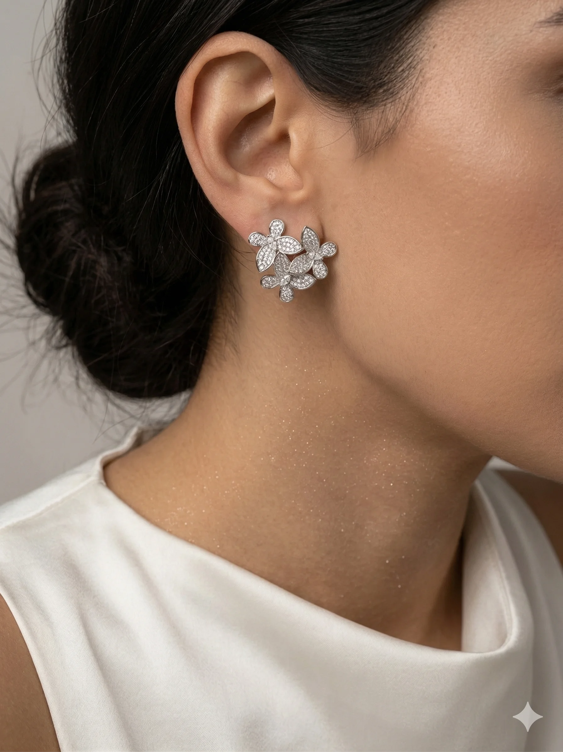 Brinco Floral Luxo Prateado 