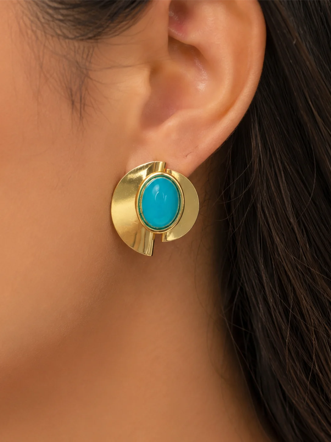 Brinco Geométrico Dourado com Pedra Oval Donna Bendita