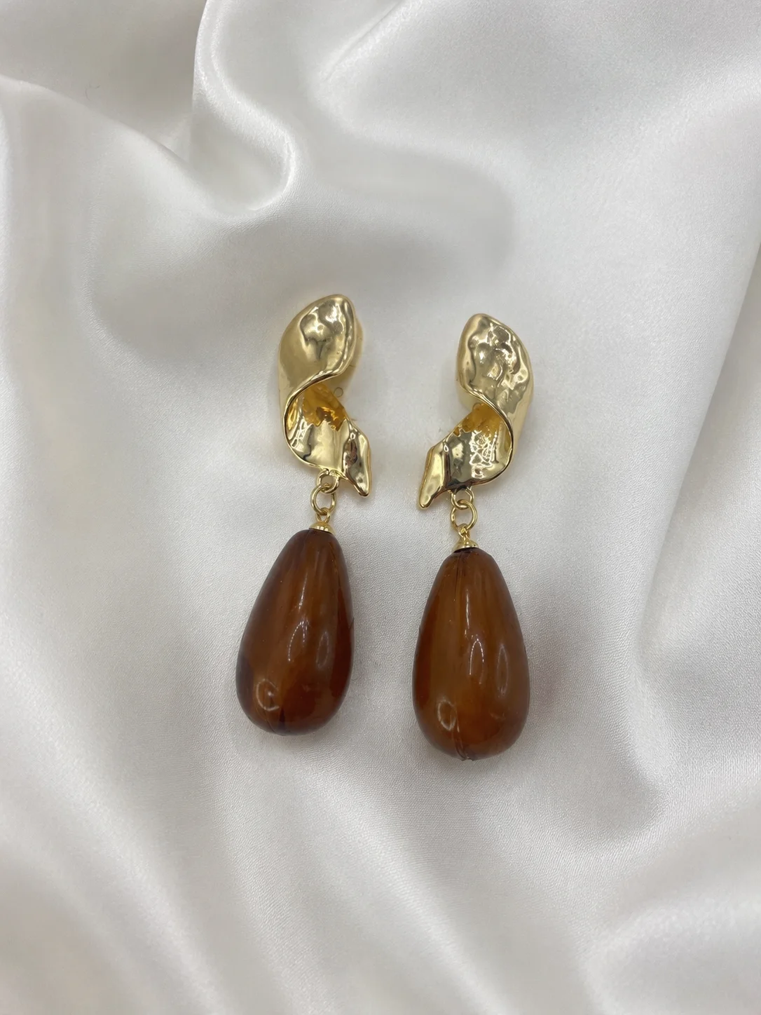 Brinco Orgânico Gota Resinada Donna Bendita