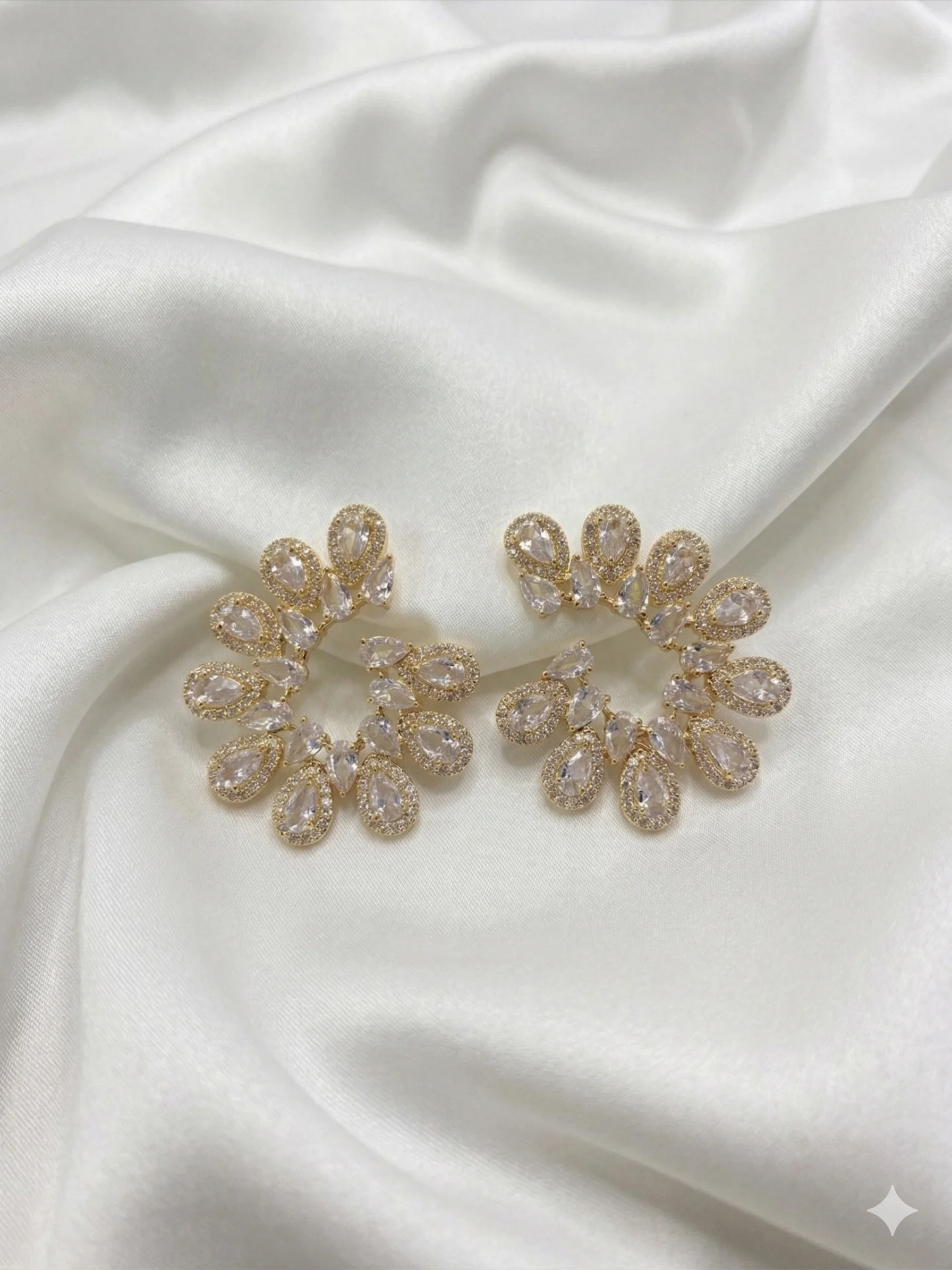 Brinco Maxi Flor de Zircônias Radiant