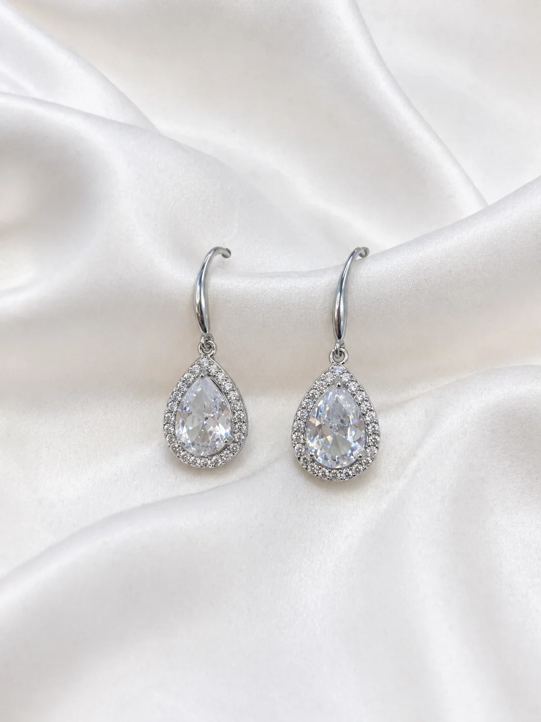 Brinco Gota Cristal Cravejado Luxo