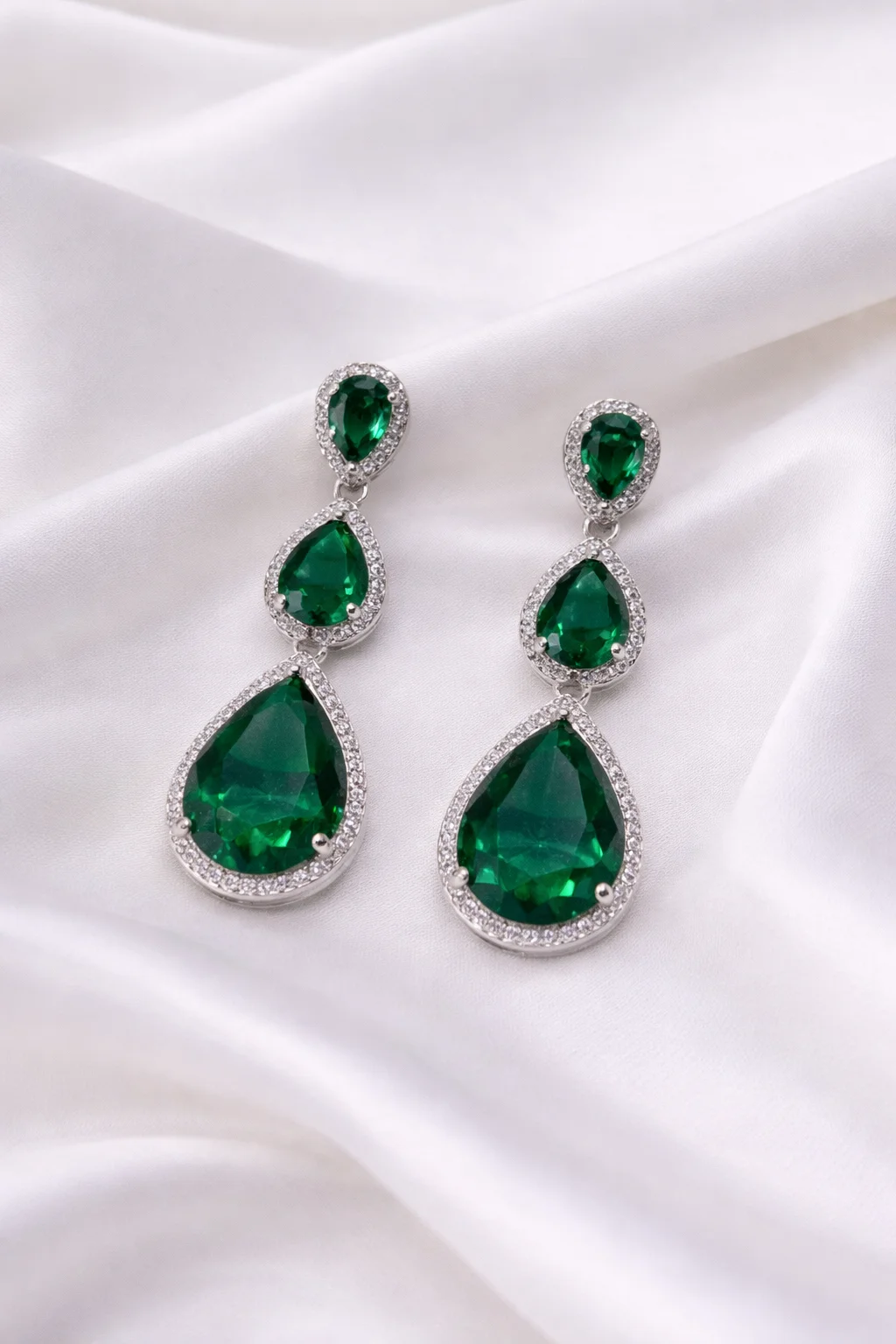 Brinco Gota Tripla Luxo Cravejado