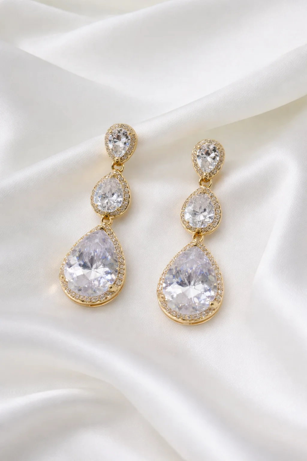 Brinco Gota Tripla Luxo Cravejado Donna Bendita