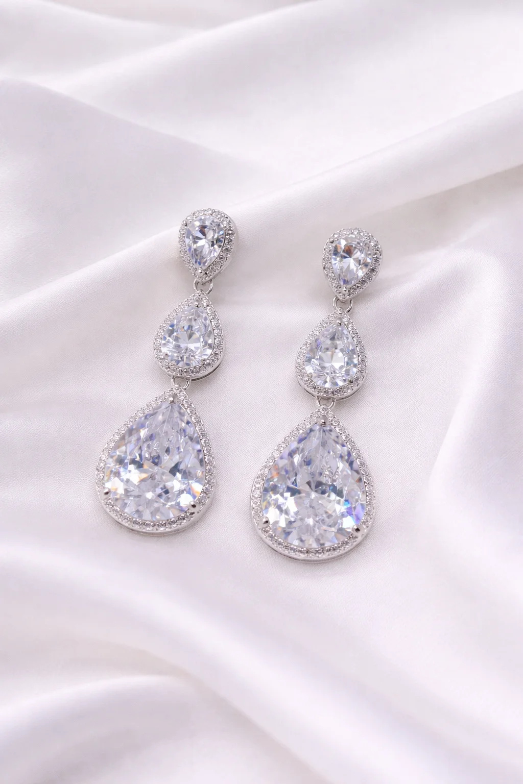 Brinco Gota Tripla Luxo Cravejado