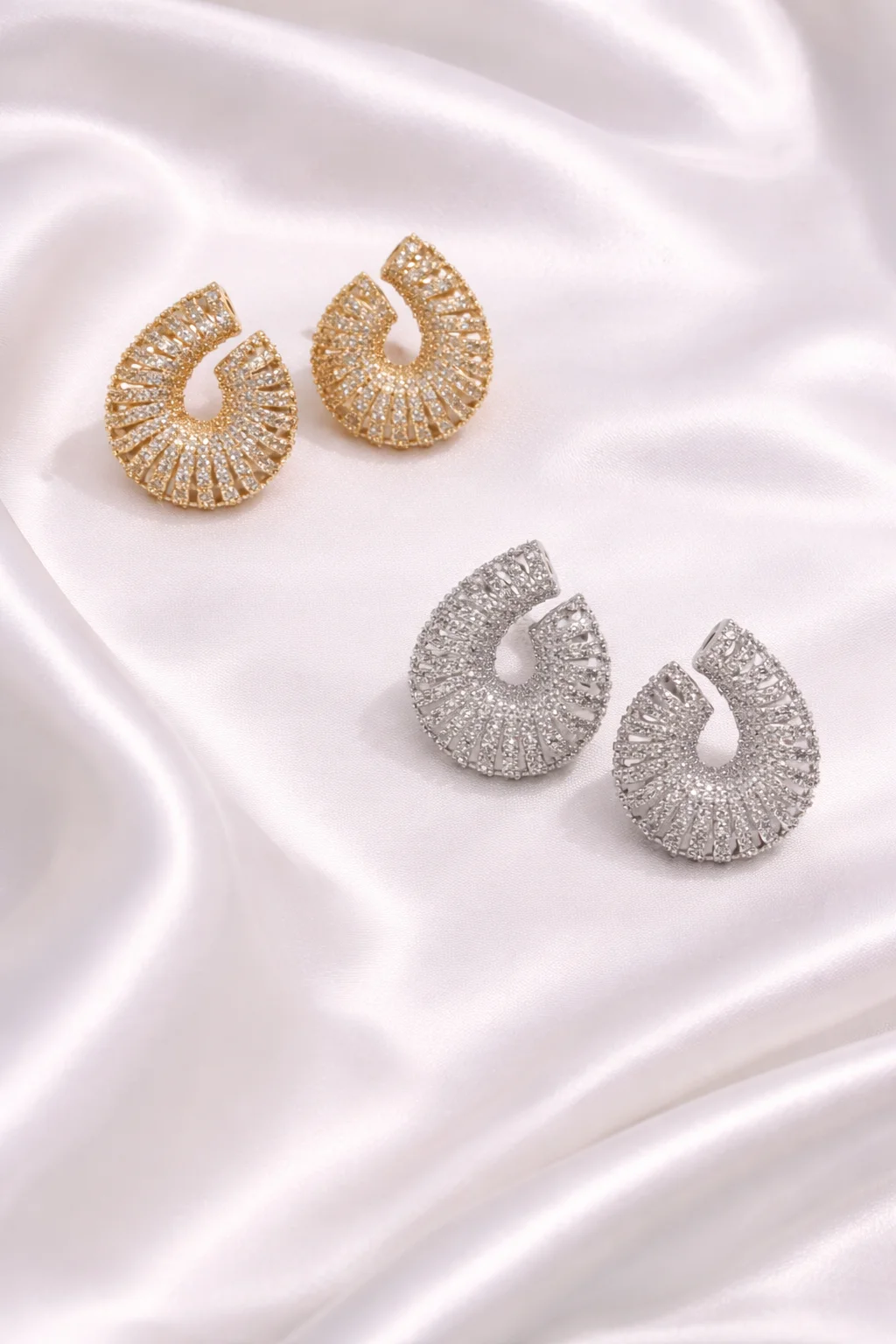 Brinco Gota Vazada Cravejado