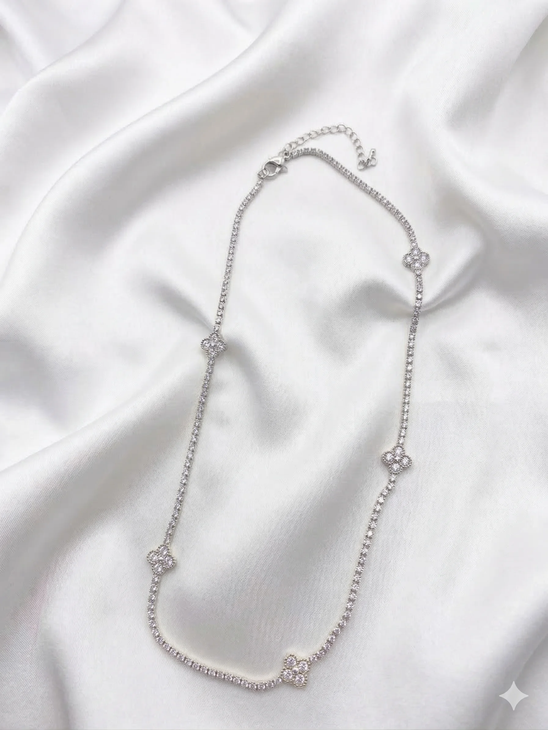 Choker Riviera Trevos Cravejados.