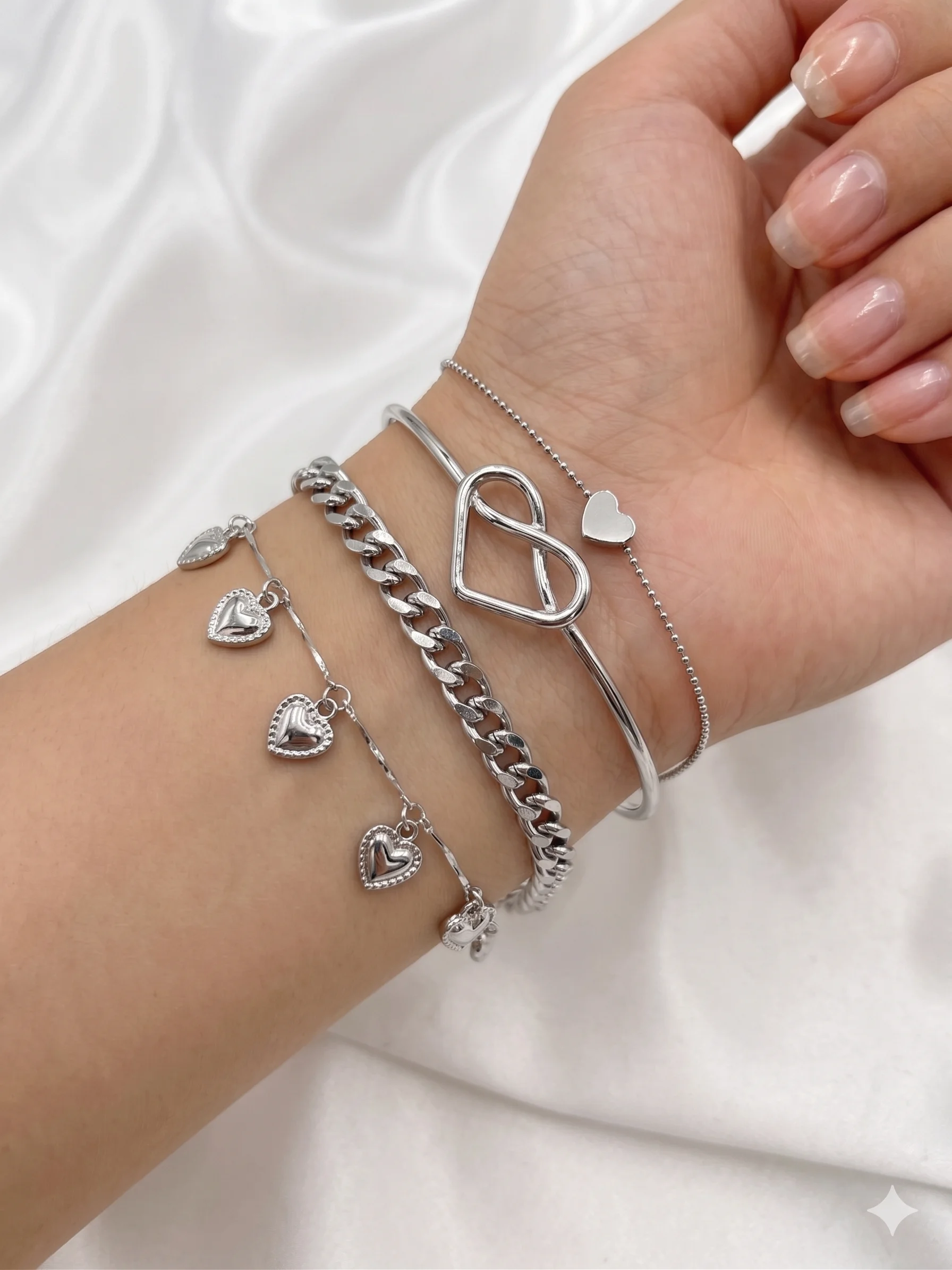 Kit Pulseiras Love Corações Minimalista 