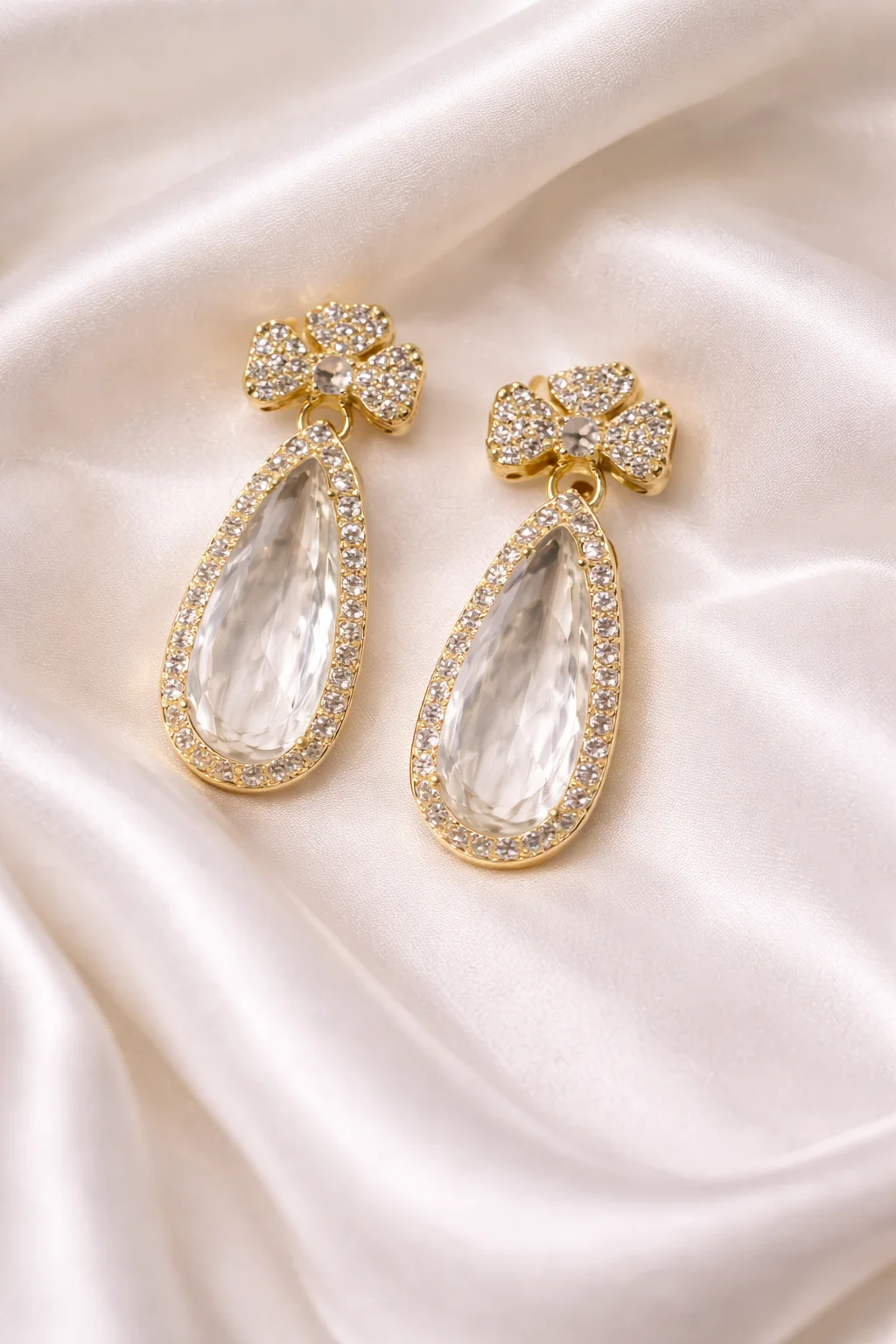 Brinco Laço Luxo Gota Cravejada com Cristal Premium