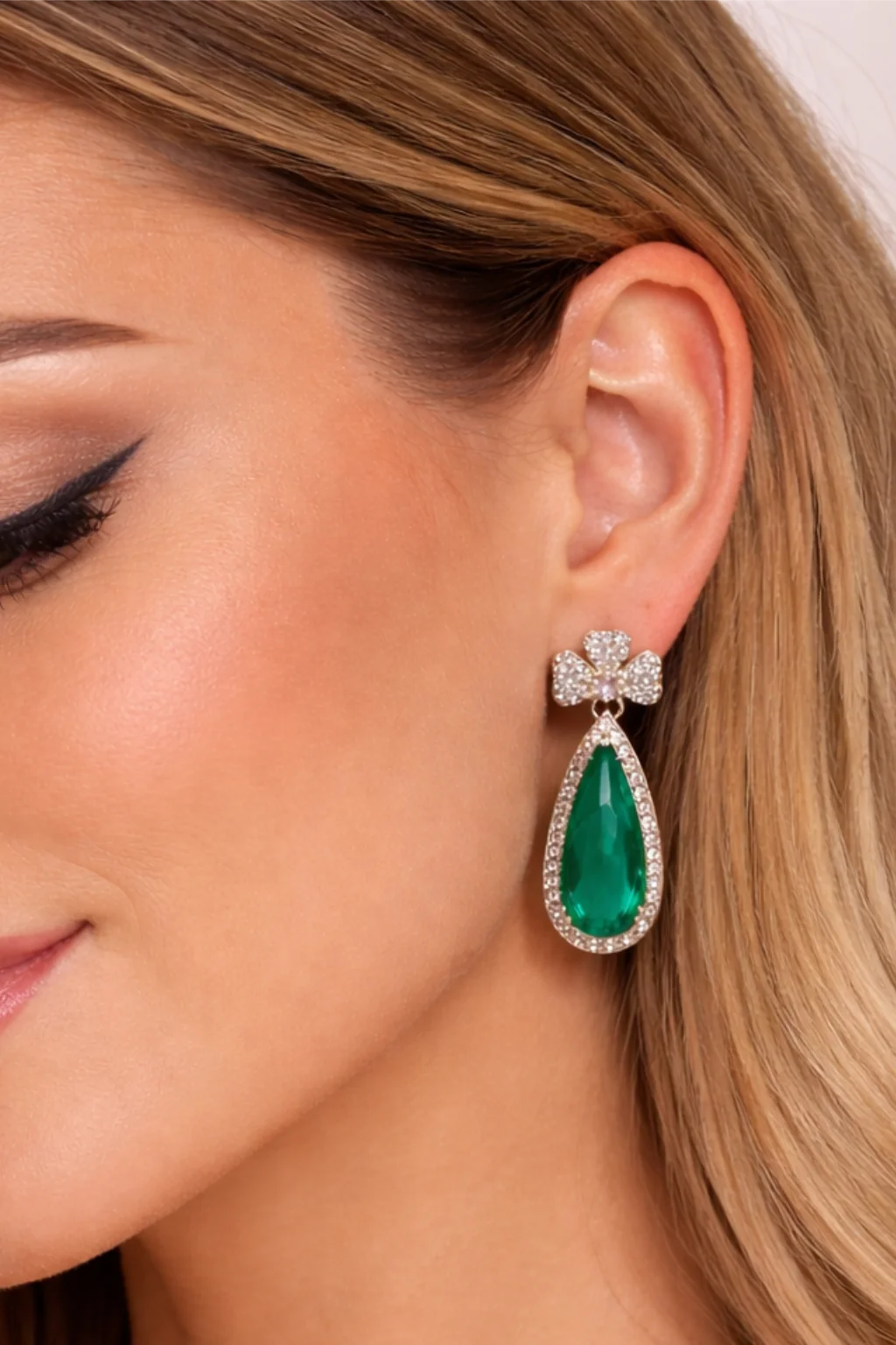 Brinco Laço Luxo Gota Cravejada com Cristal Premium