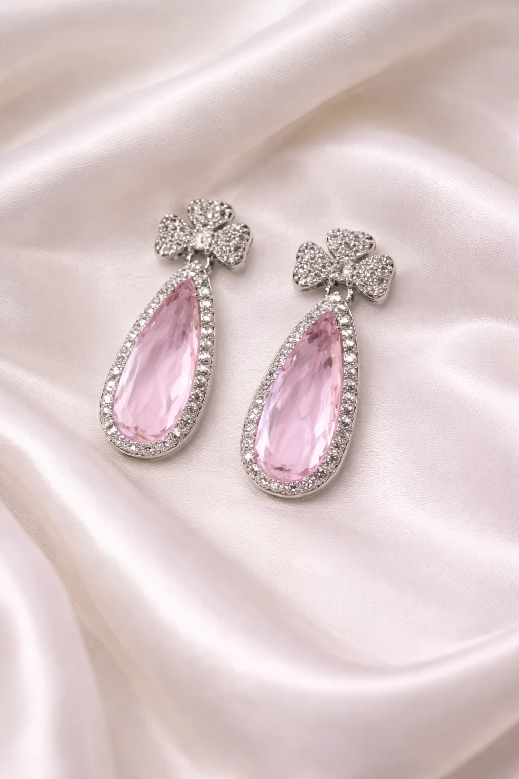 Brinco Laço Luxo Gota Cravejada 