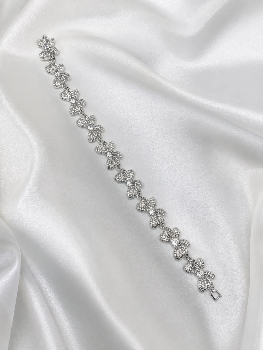 Pulseira Laços Cravejados Luxo com Zircônias