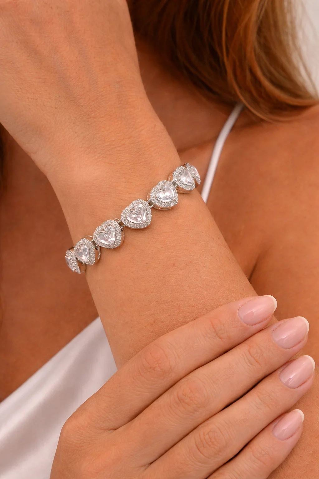 Pulseira Corações Cravejados com Brilho