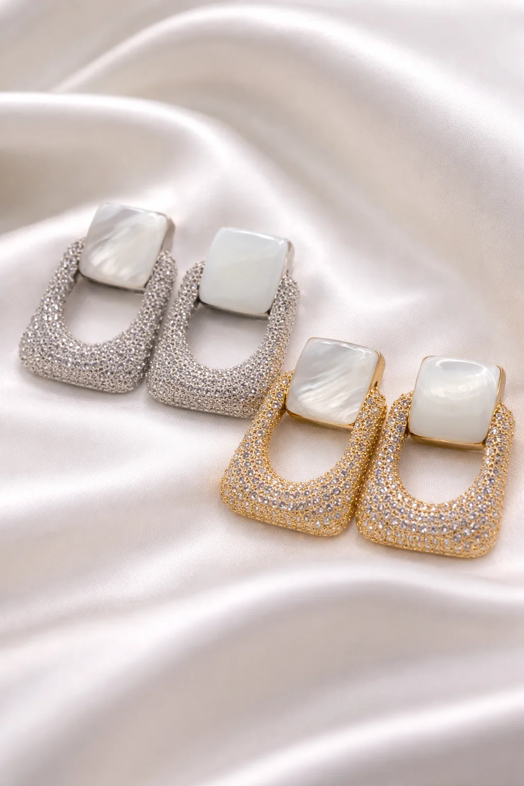 Brinco Geométrico Madrepérola com Cristais