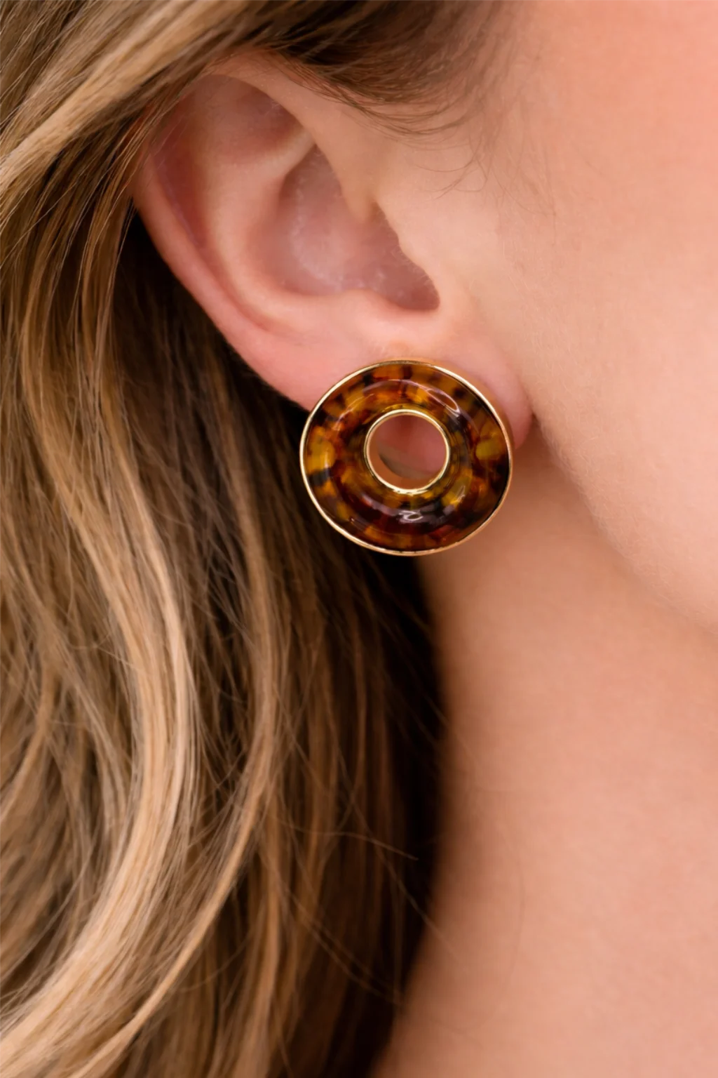 Brinco Resina Marmorizada Dourado Elegance