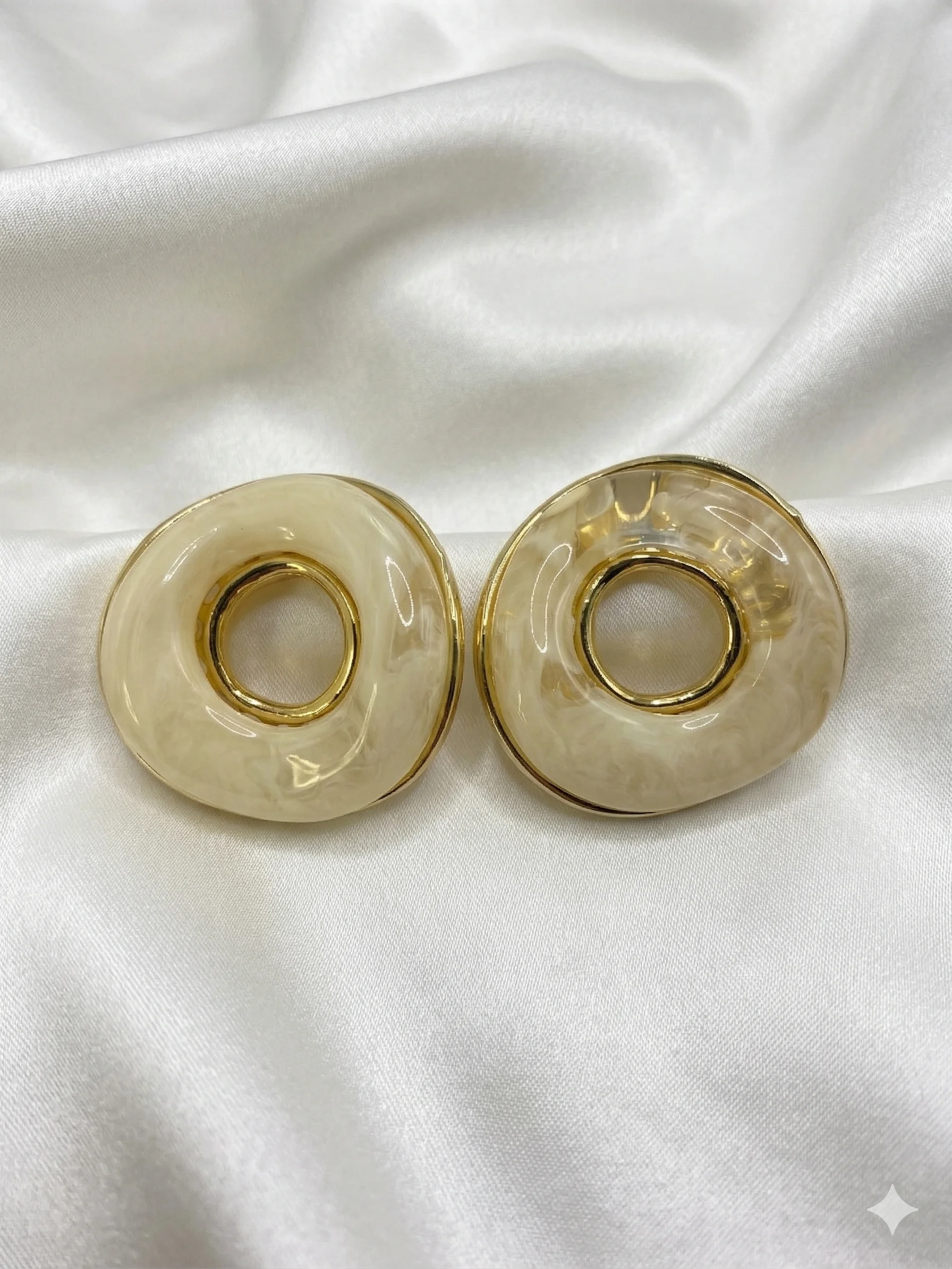 Brinco Resina Marmorizada Dourado Elegance