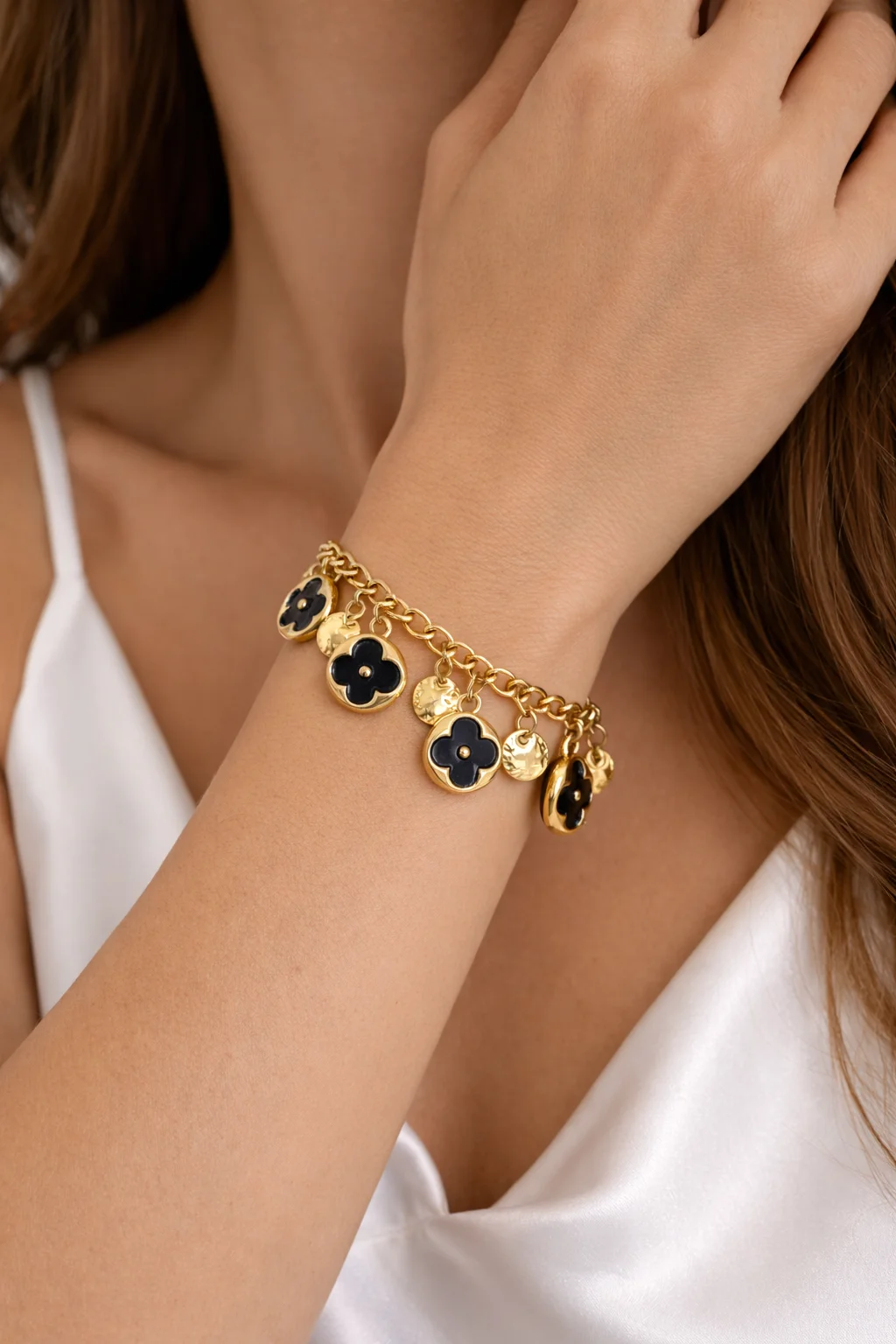 Pulseira Elo Português com Pingentes Trevo de Quatro Folhas e Medalhas