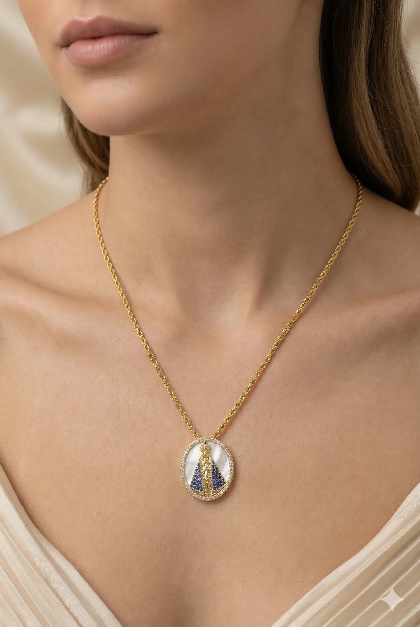 Colar Medalha Nossa Senhora Aparecida em Madrepérola e Zircônias