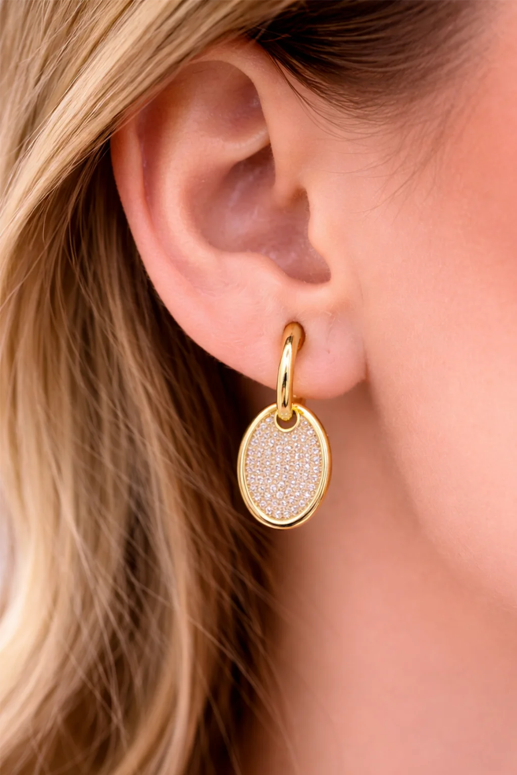 Brinco Oval Cravejado Shine Elegance