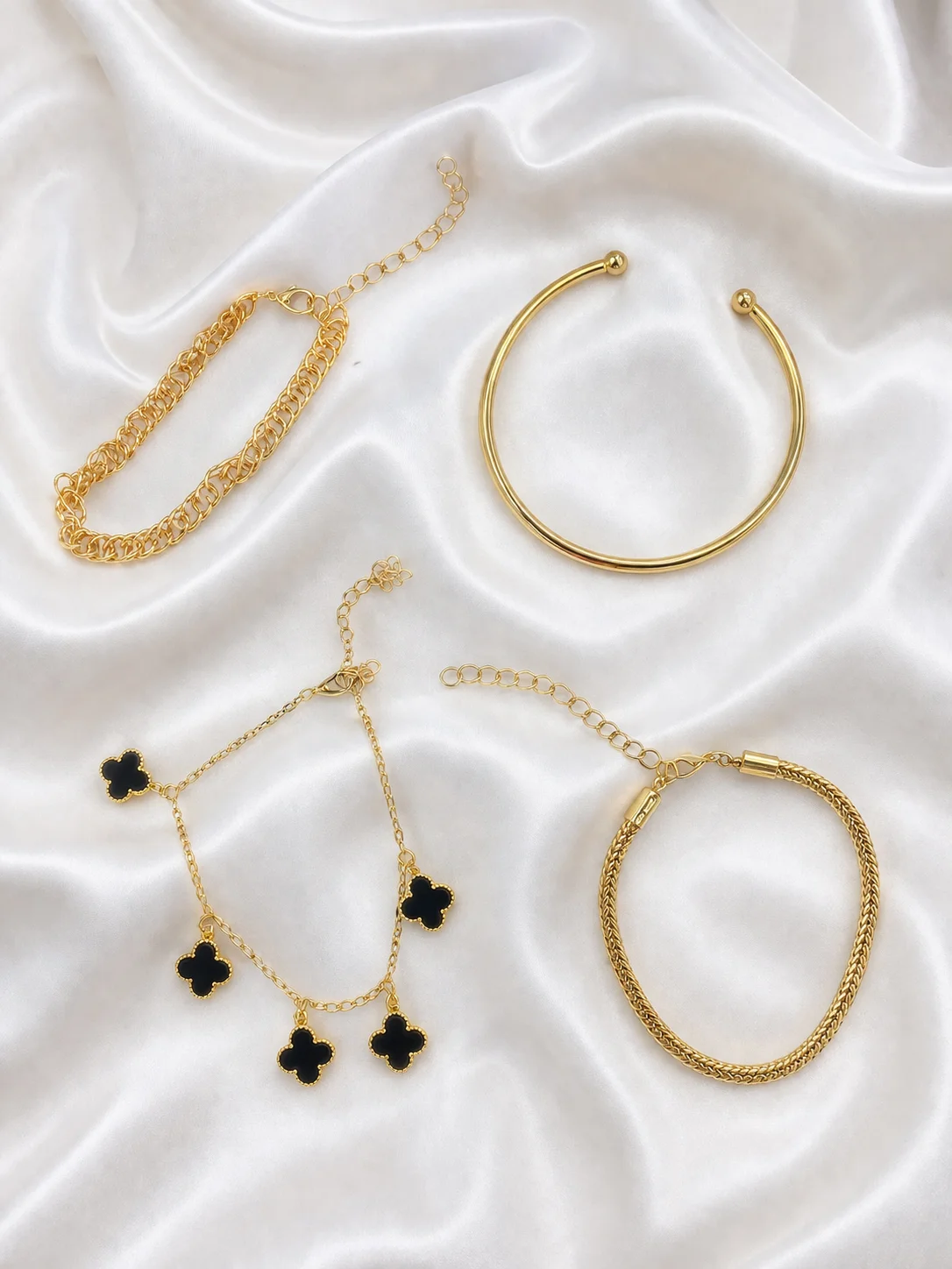 Kit Pulseiras Luxo Trevo Noir Dourado
