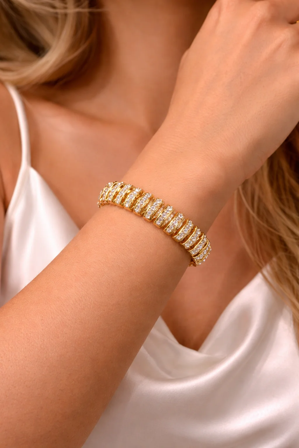 Pulseira Luxo Elos Cravejados Dourada Donna Bendita