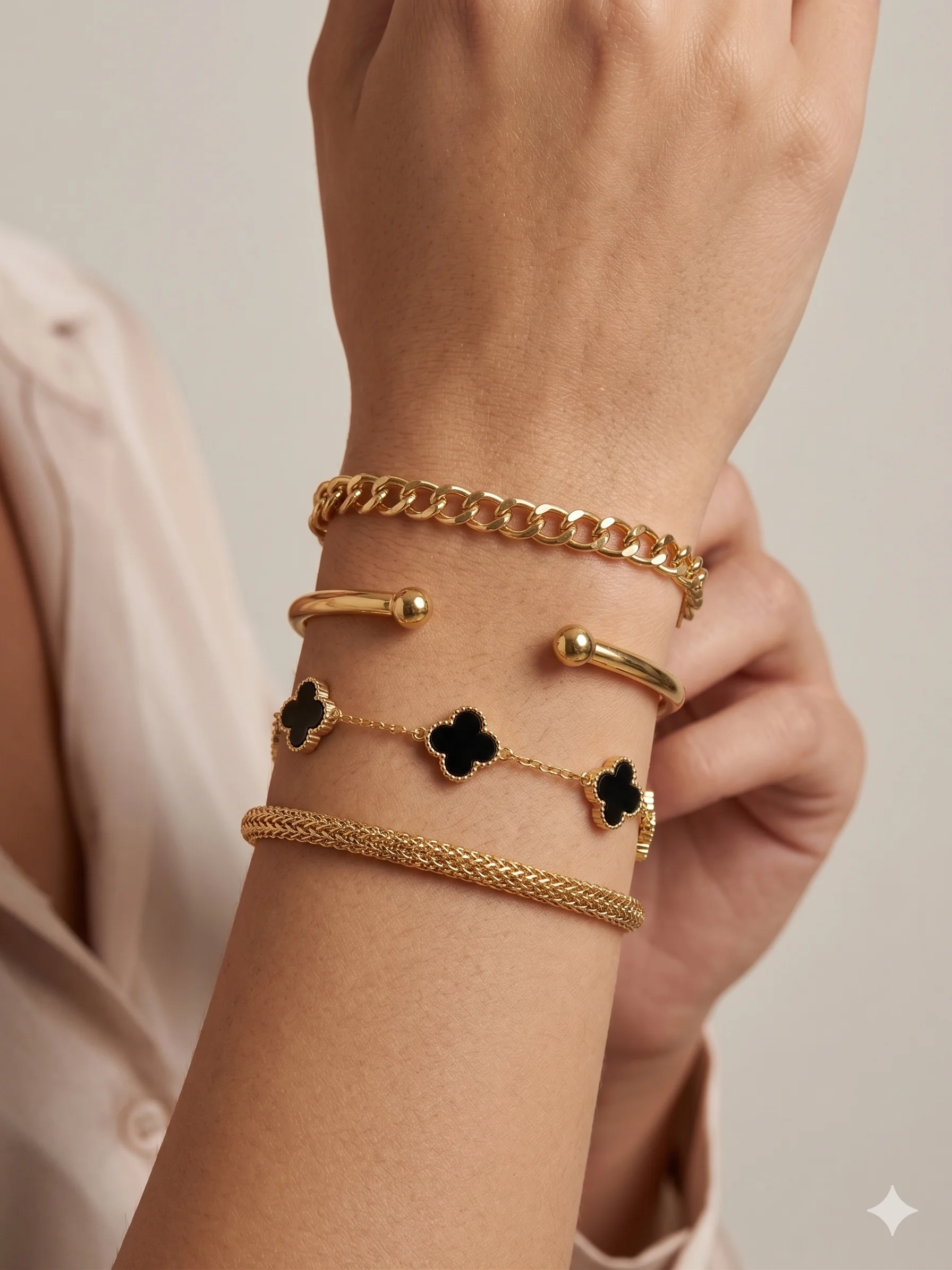 Kit Pulseiras Luxo Trevo Noir Dourado