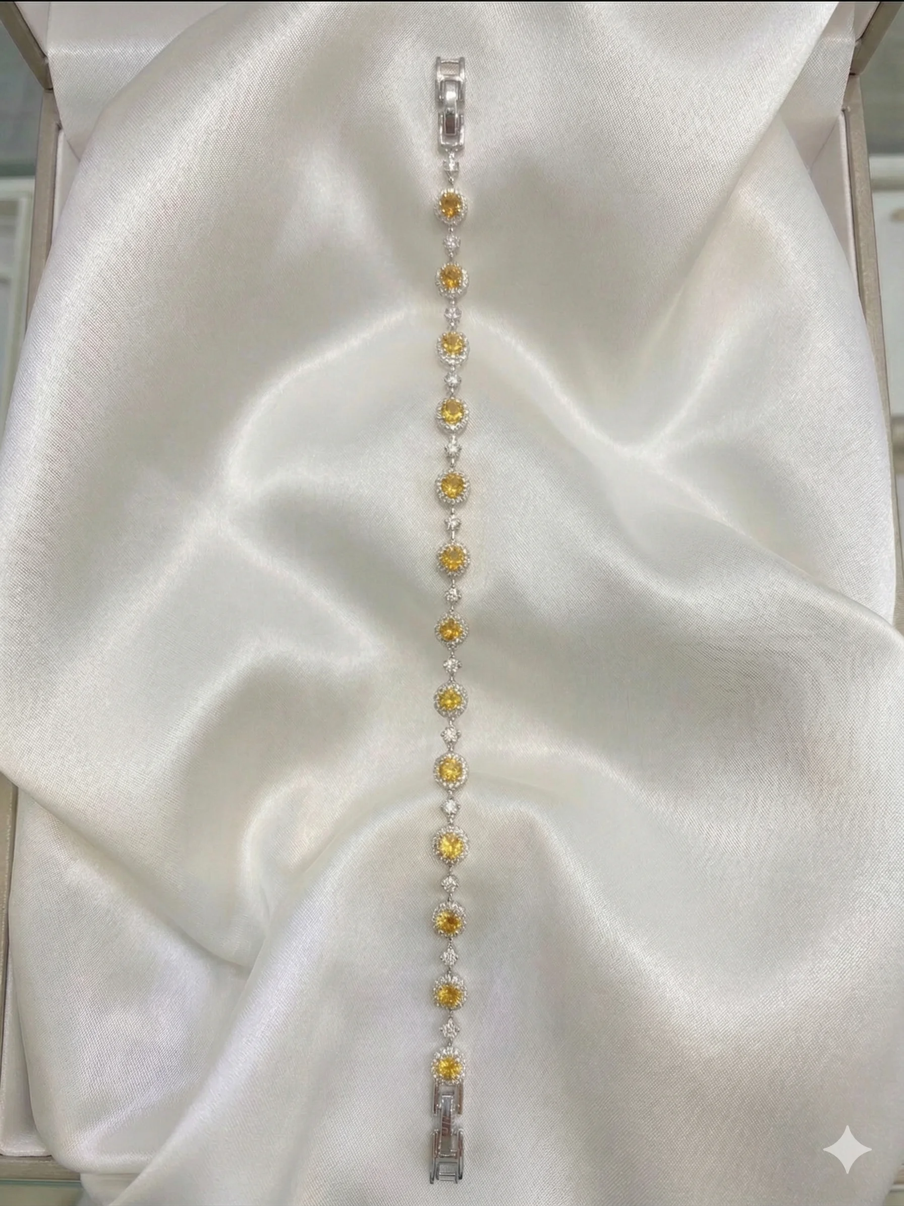 Pulseira quadrada Luxo Cravejada 