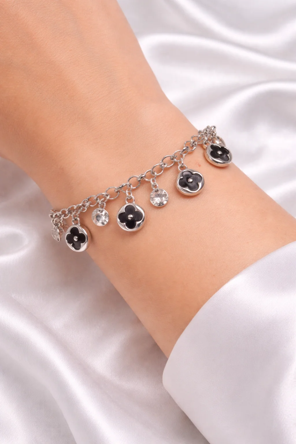 Pulseira Elo Português com Pingentes Trevo de Quatro Folhas e Medalhas