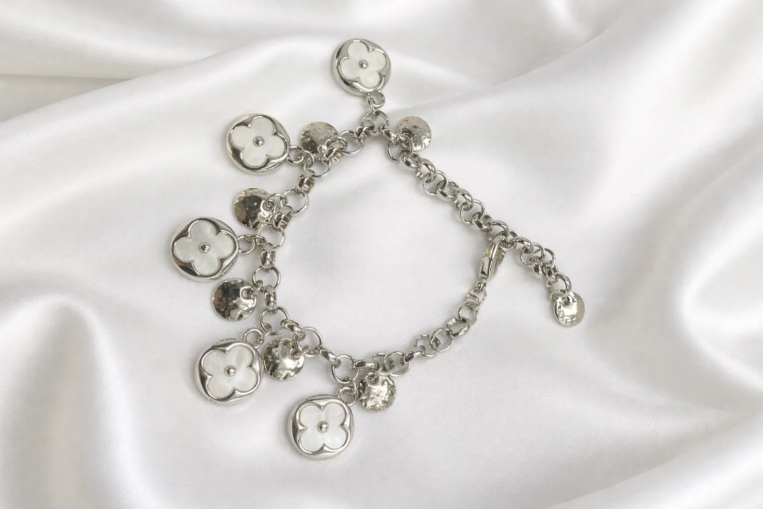 Pulseira Elo Português com Pingentes Trevo de Quatro Folhas