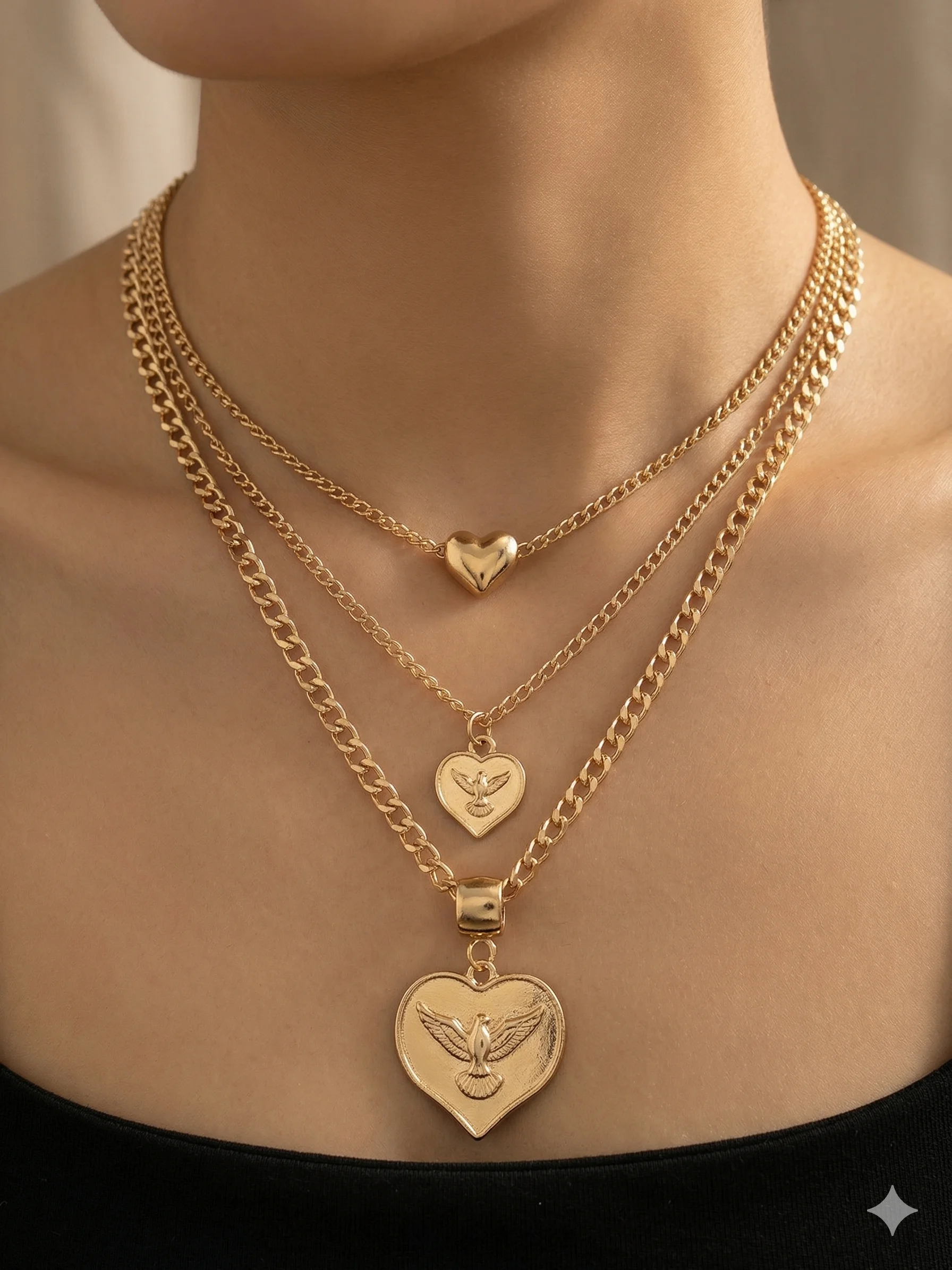 Colar Triplo Donna Bendita - Corrente com Pingentes de Coração e Espírito Santo