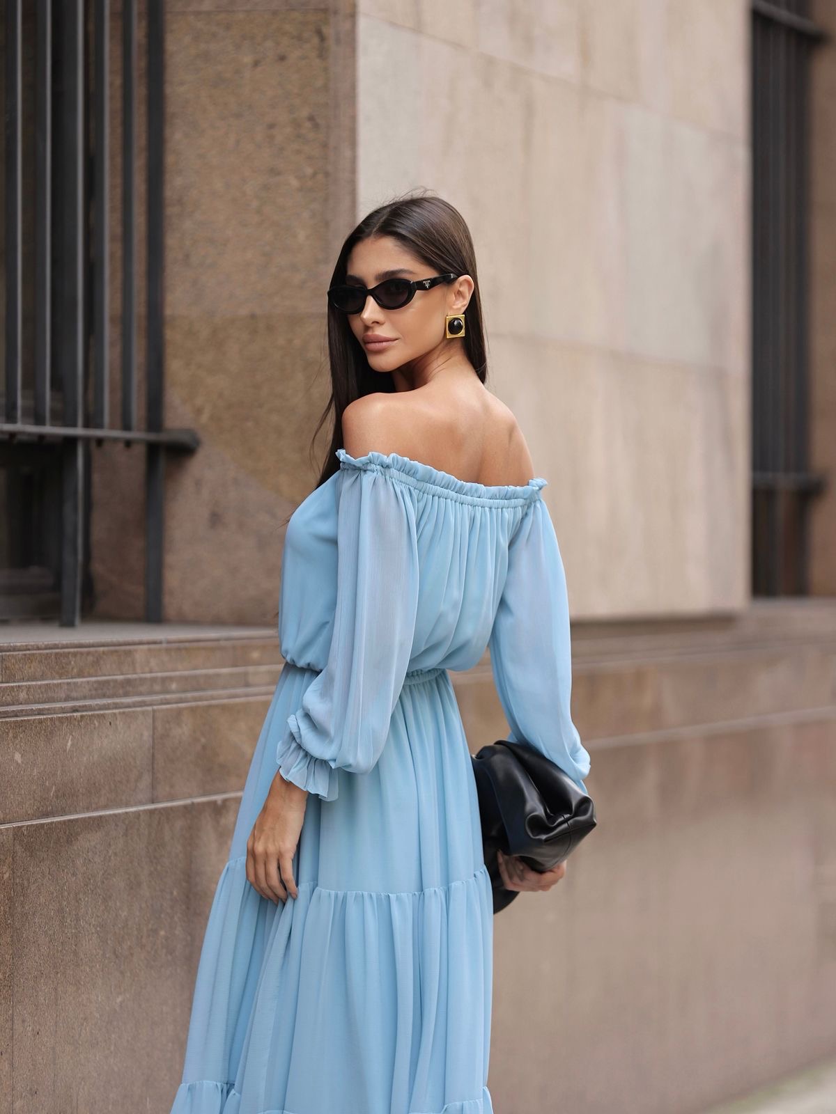 Vestido ombro a ombro azul
