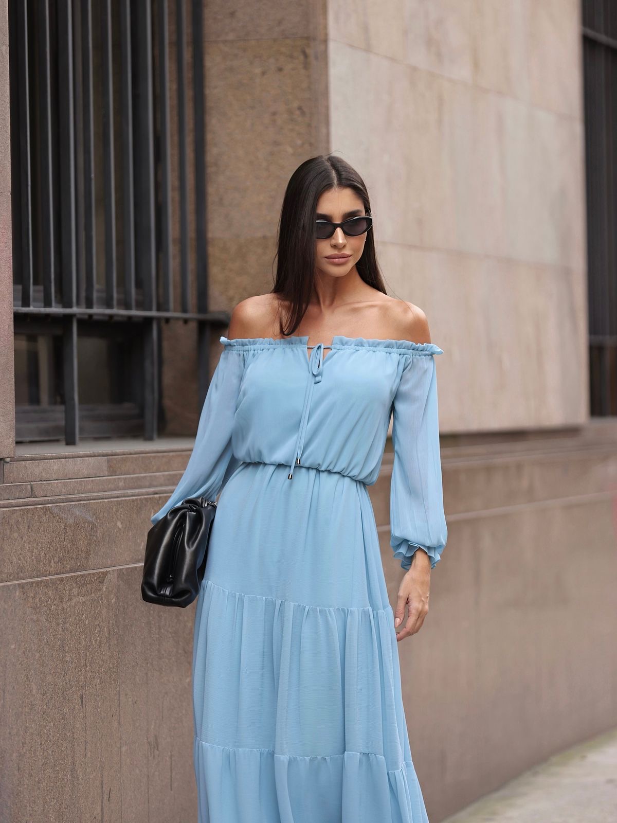 Vestido ombro a ombro azul