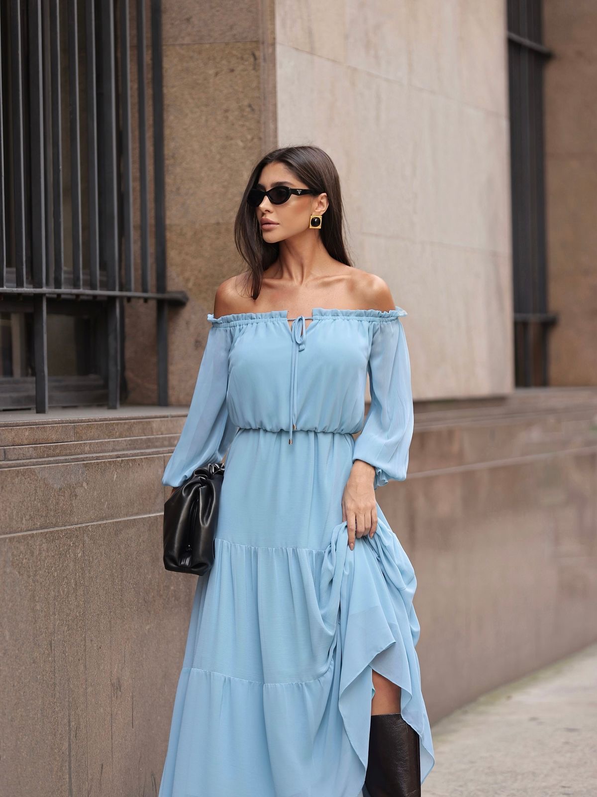 Vestido ombro a ombro azul