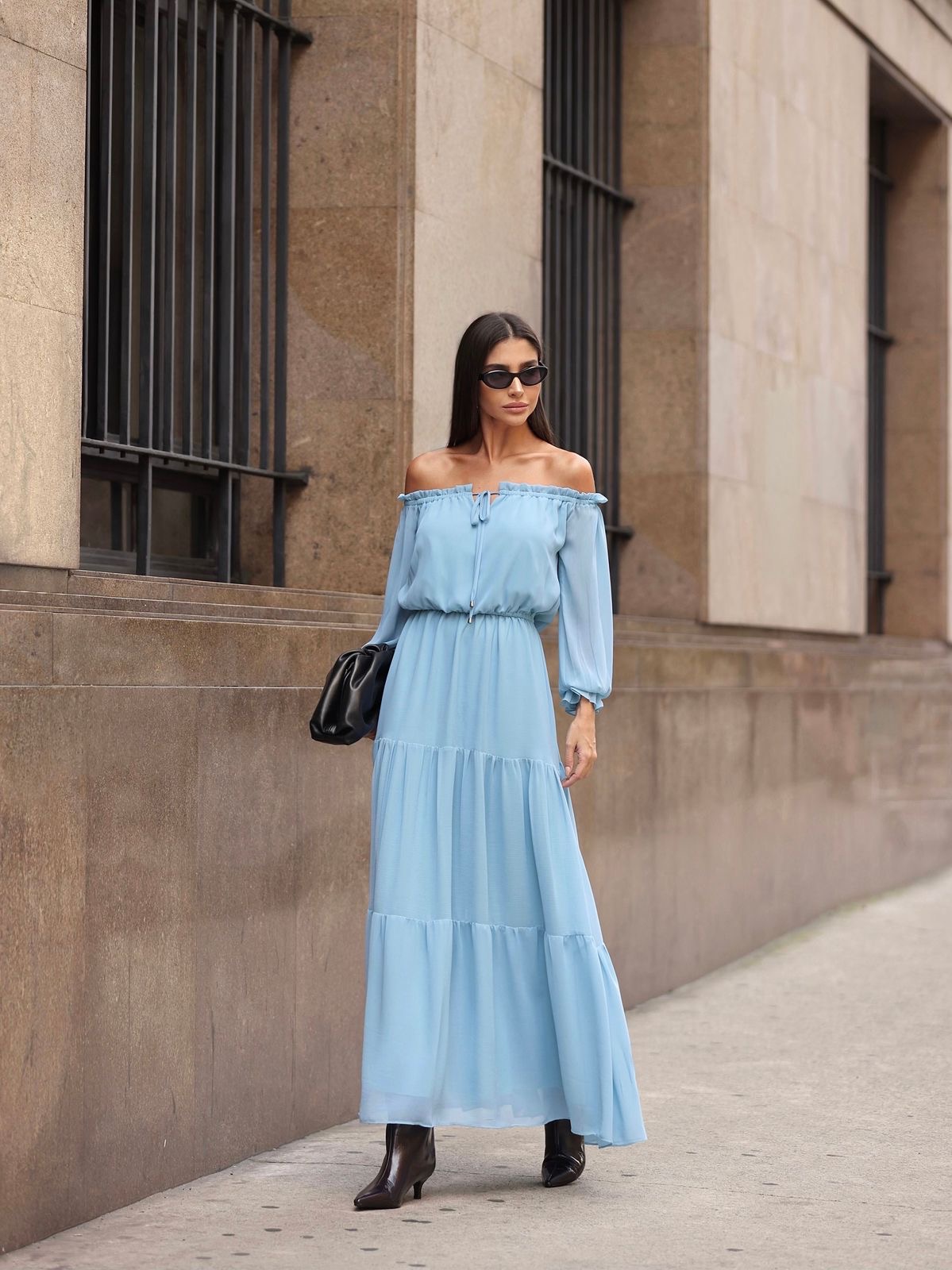 Vestido ombro a ombro azul