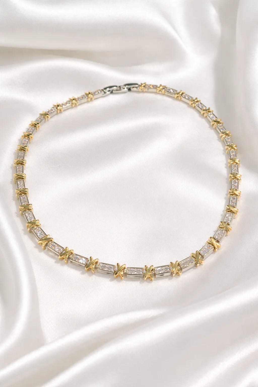 Colar Riviera Bicolor com Detalhes em X